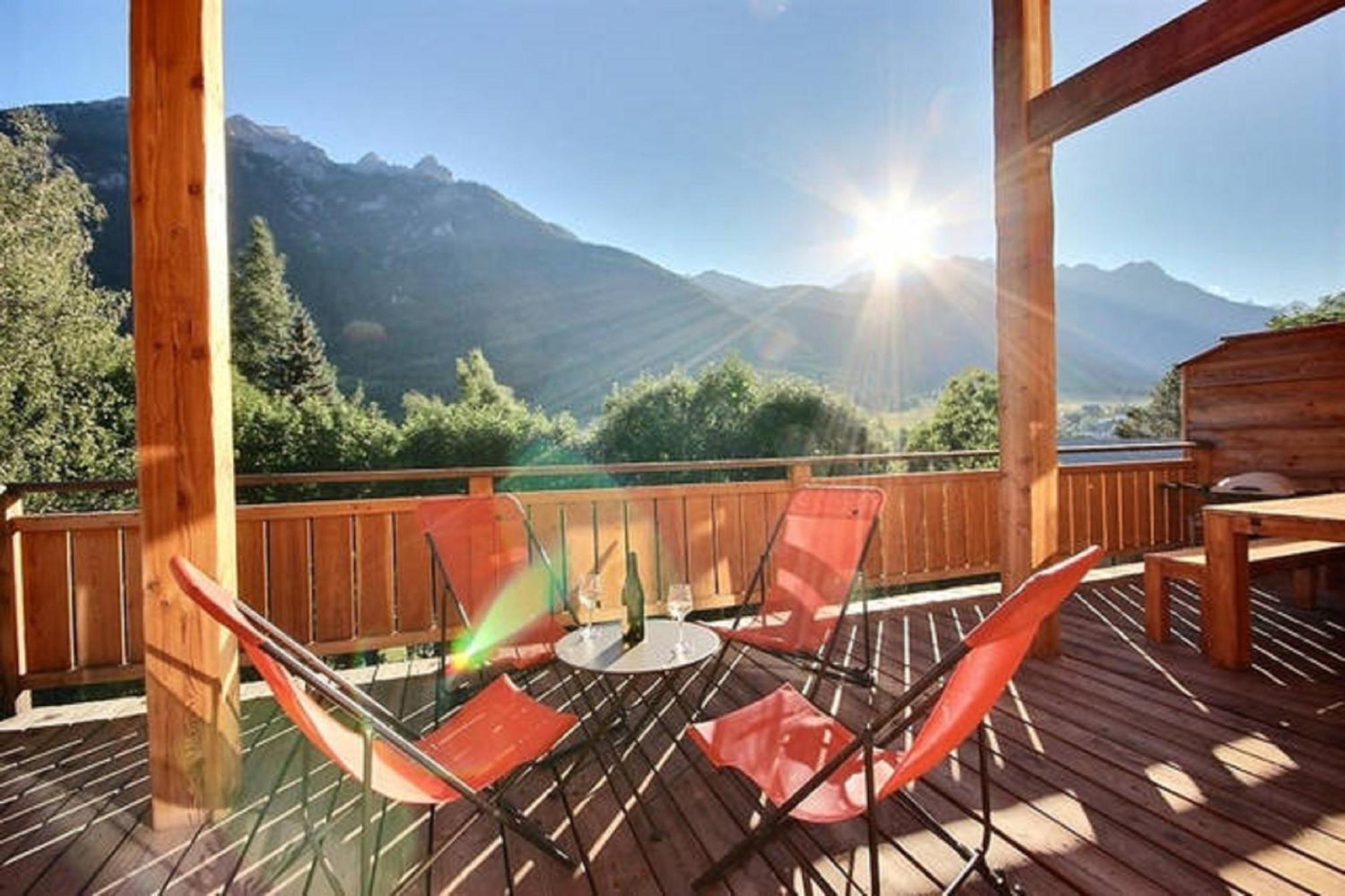 Chalet Prestige cheminée vue excep serrechevalierholidays view 5