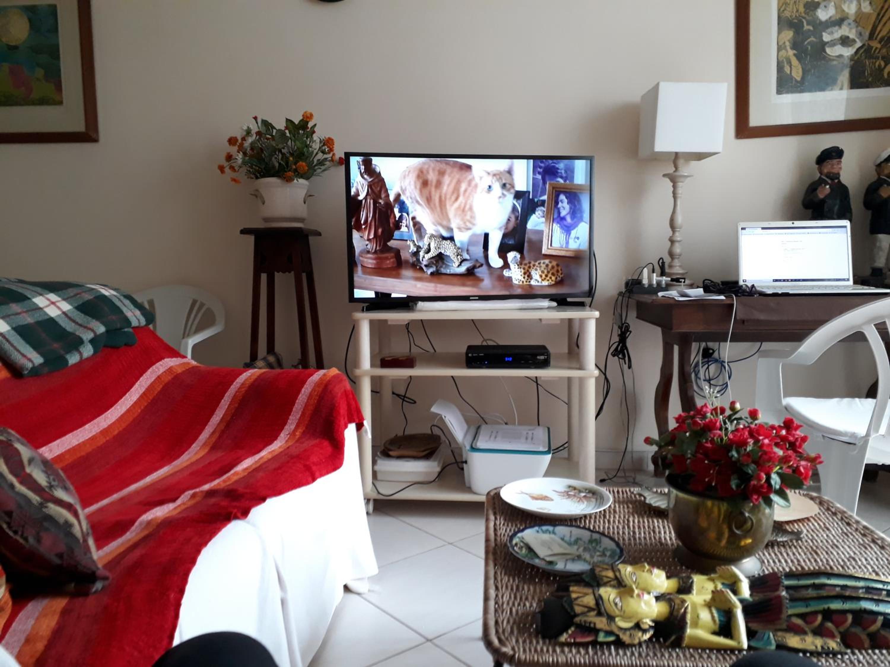 Guarujá SP Pitangueiras Apto pé na areia