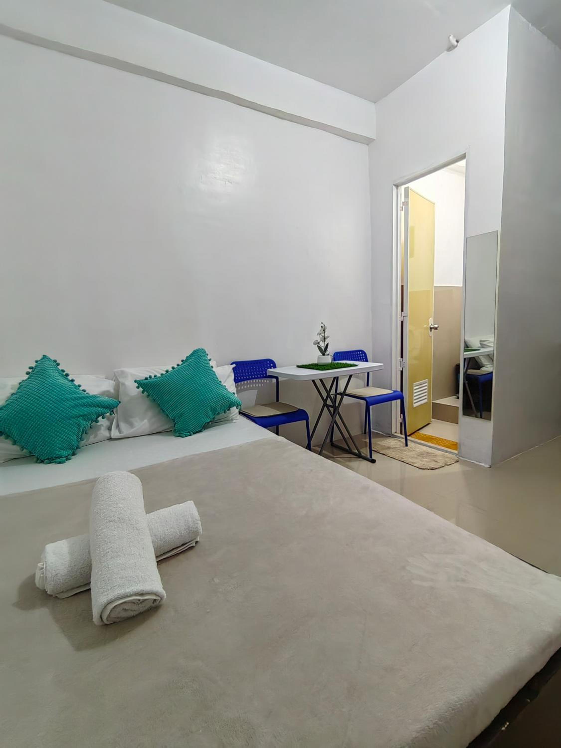 NON AIRCON STUDIO TYPE UNIT Salvacion Palo Room 9