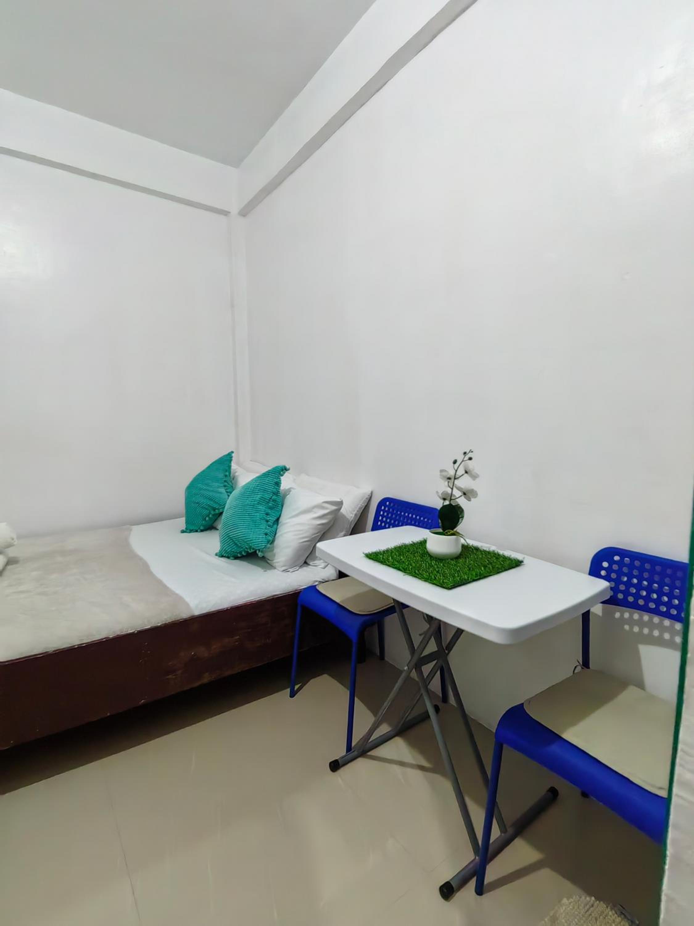 NON AIRCON STUDIO TYPE UNIT Salvacion Palo Room 9