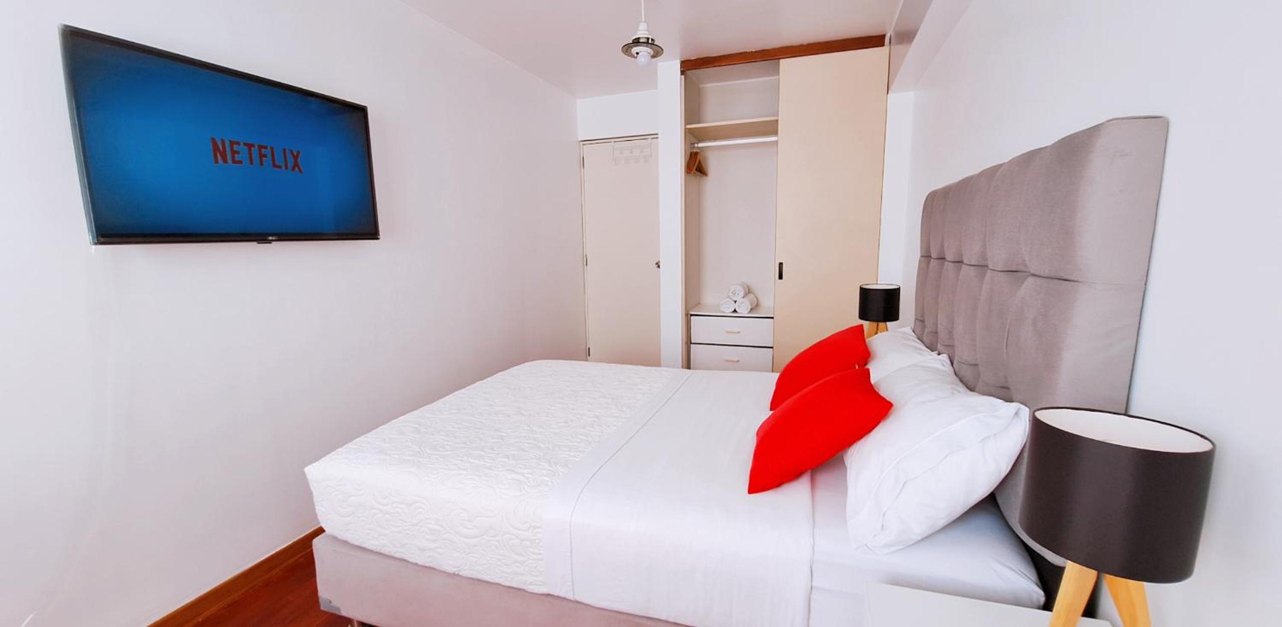 Miraflores Shared Bath Private Room view 5