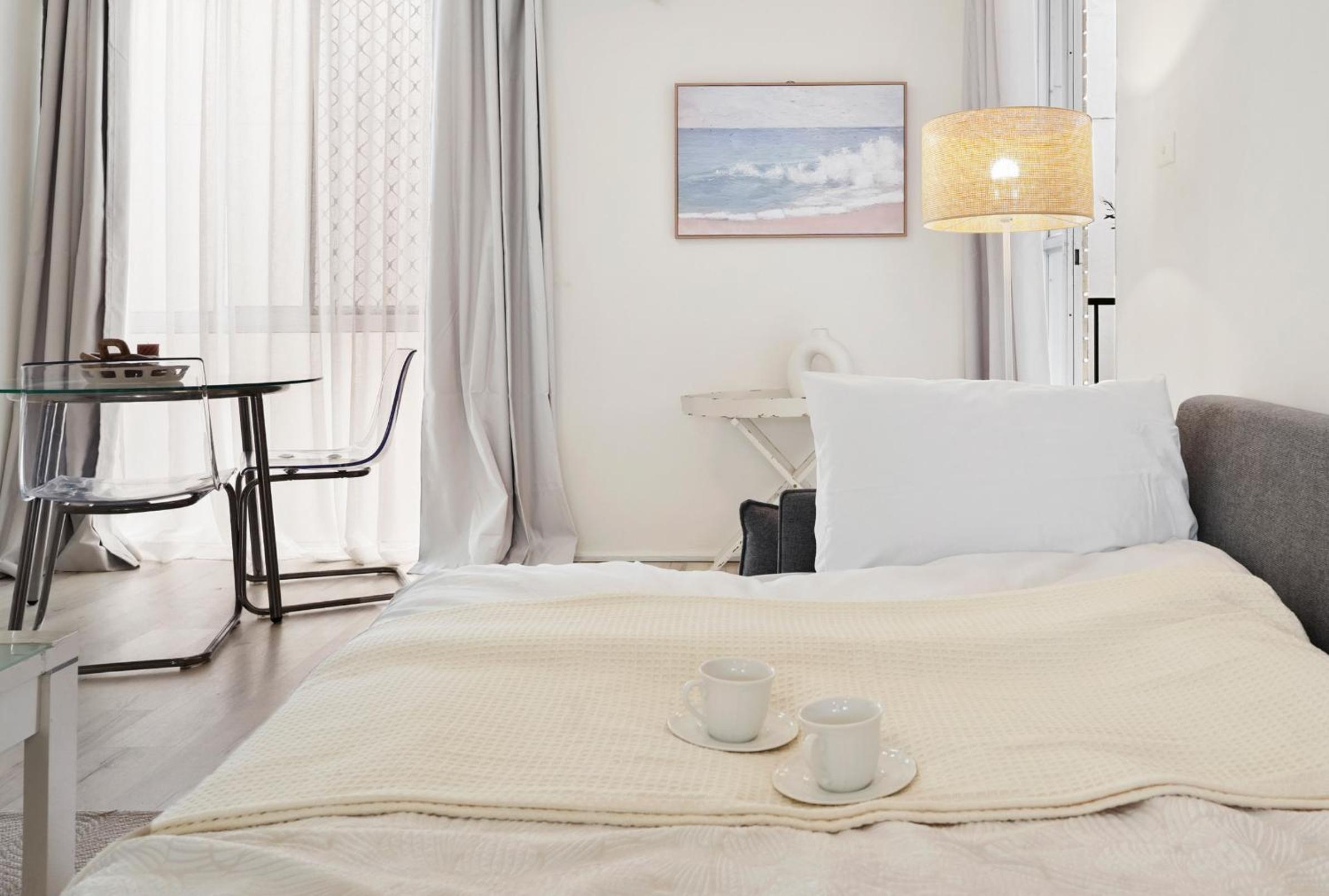 Cozy Central Beachfront Surfers Paradise