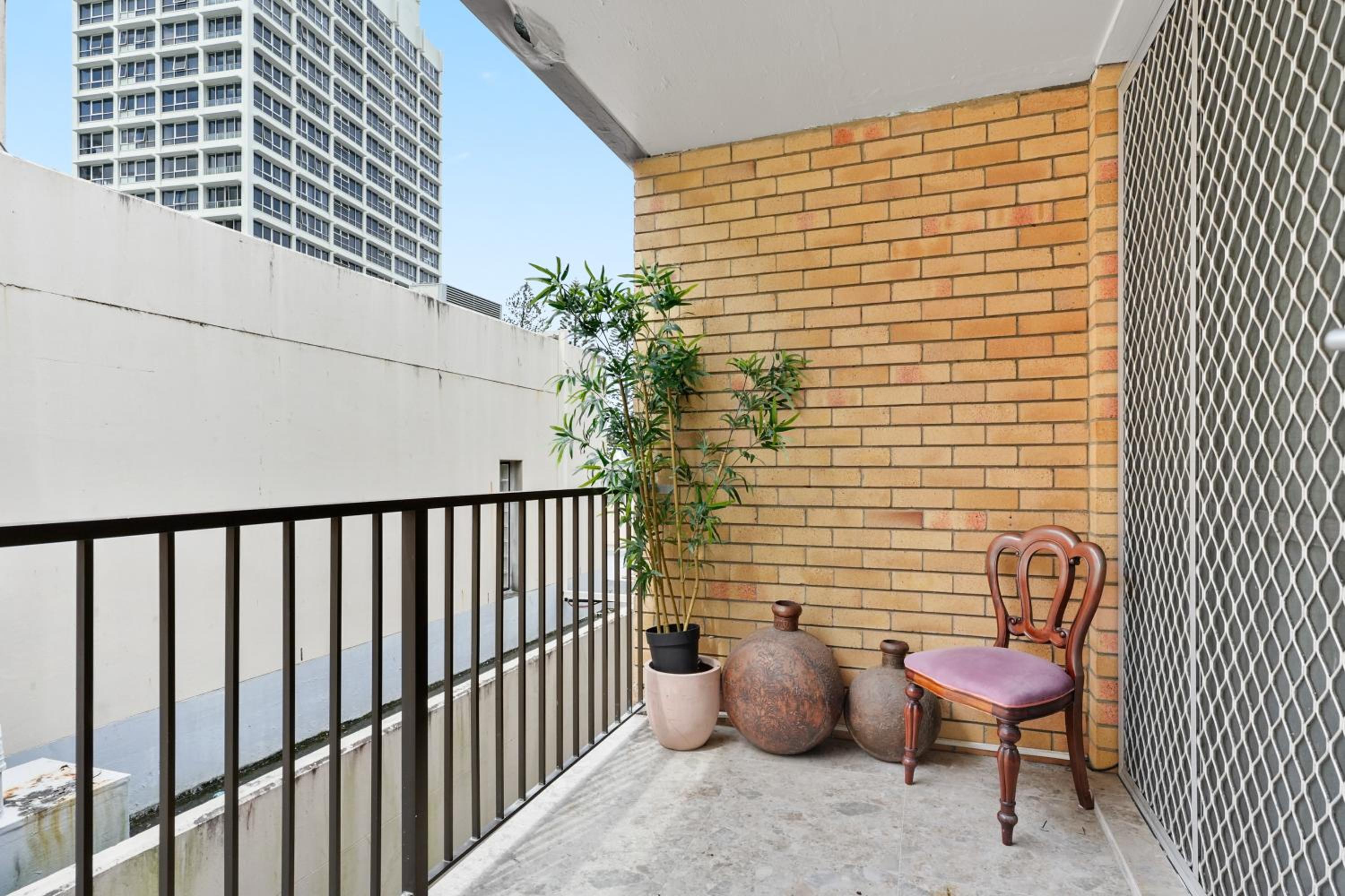 Cozy Central Beachfront Surfers Paradise