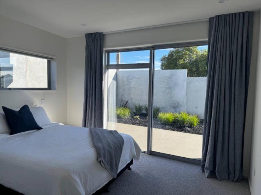 Location and luxury in Timaru view 3