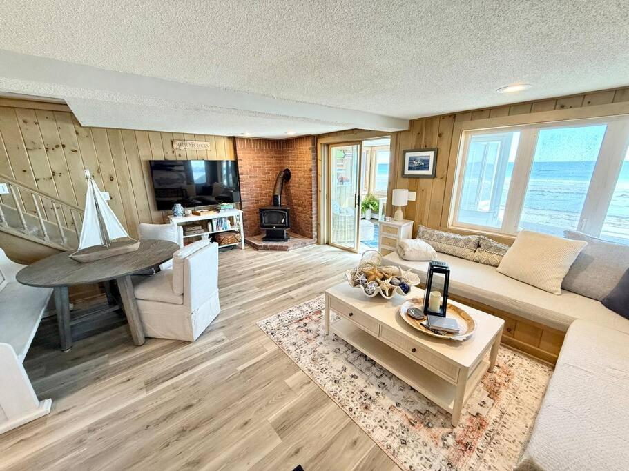 Luxurious Beachfront New England Cottage