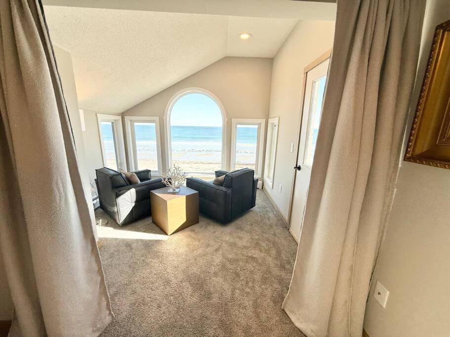 Luxurious Beachfront New England Cottage
