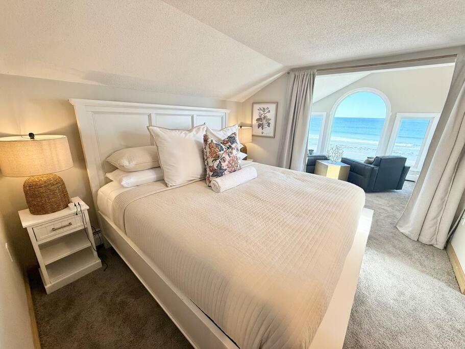 Luxurious Beachfront New England Cottage