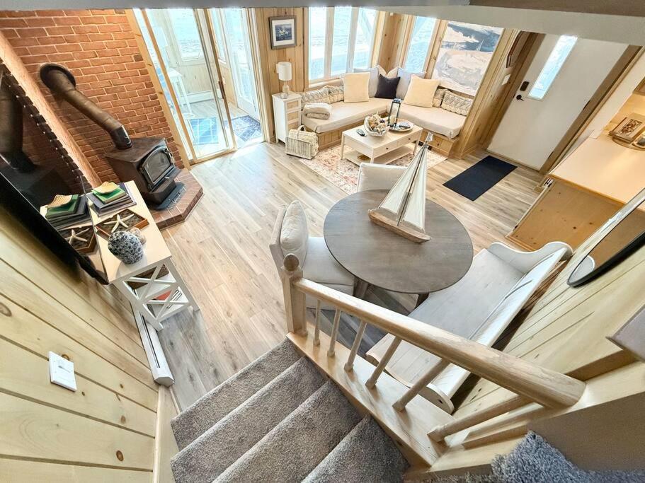 Luxurious Beachfront New England Cottage