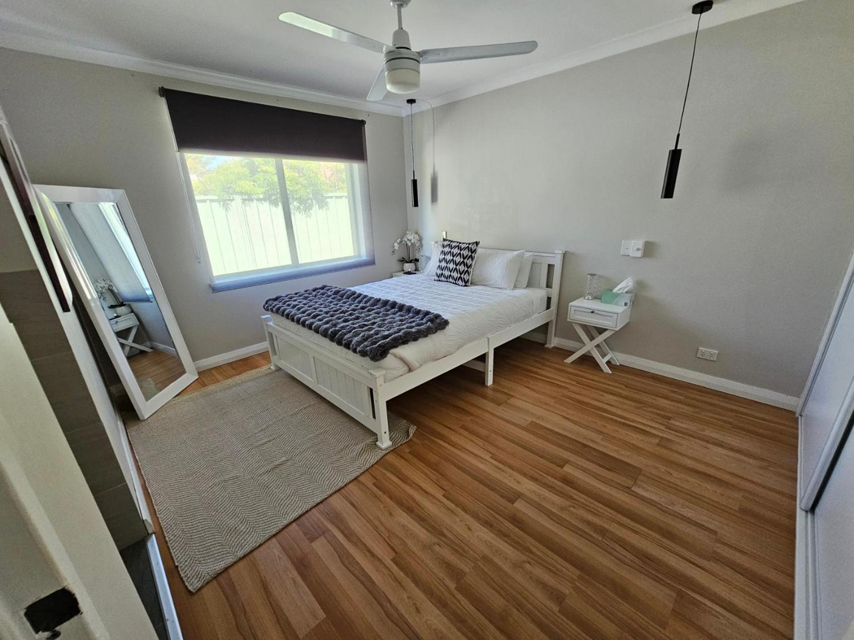 Deluxe modern family home with Pool