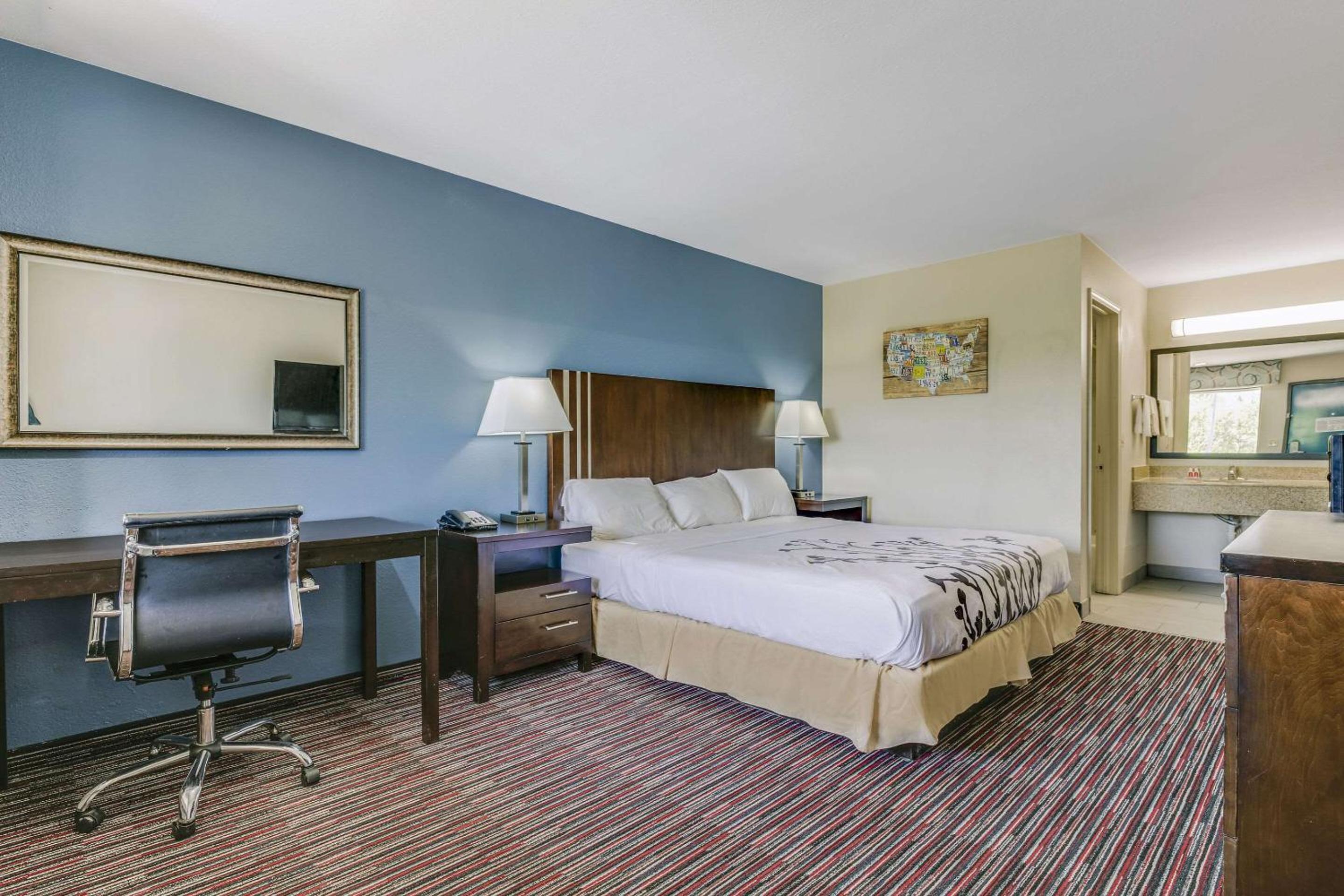 Econo Lodge Inn & Suites Enid South