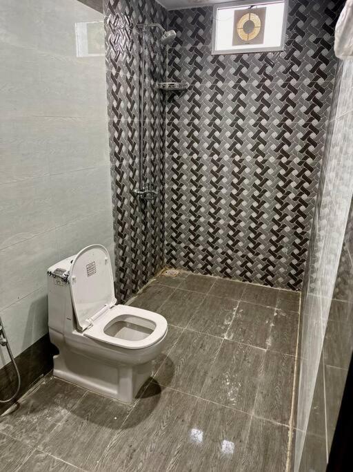 Paint house home in karachi 2 bedroom aprtment view 4