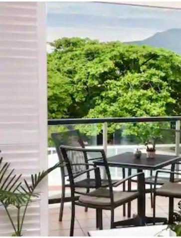Cairns Esplanade Lagoon Apartment