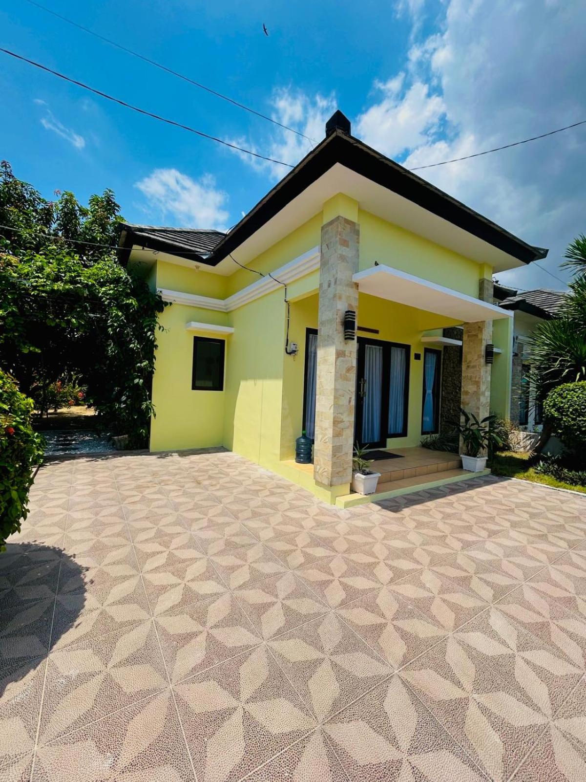 Cozy and Comfortable House Near Senggigi Beach