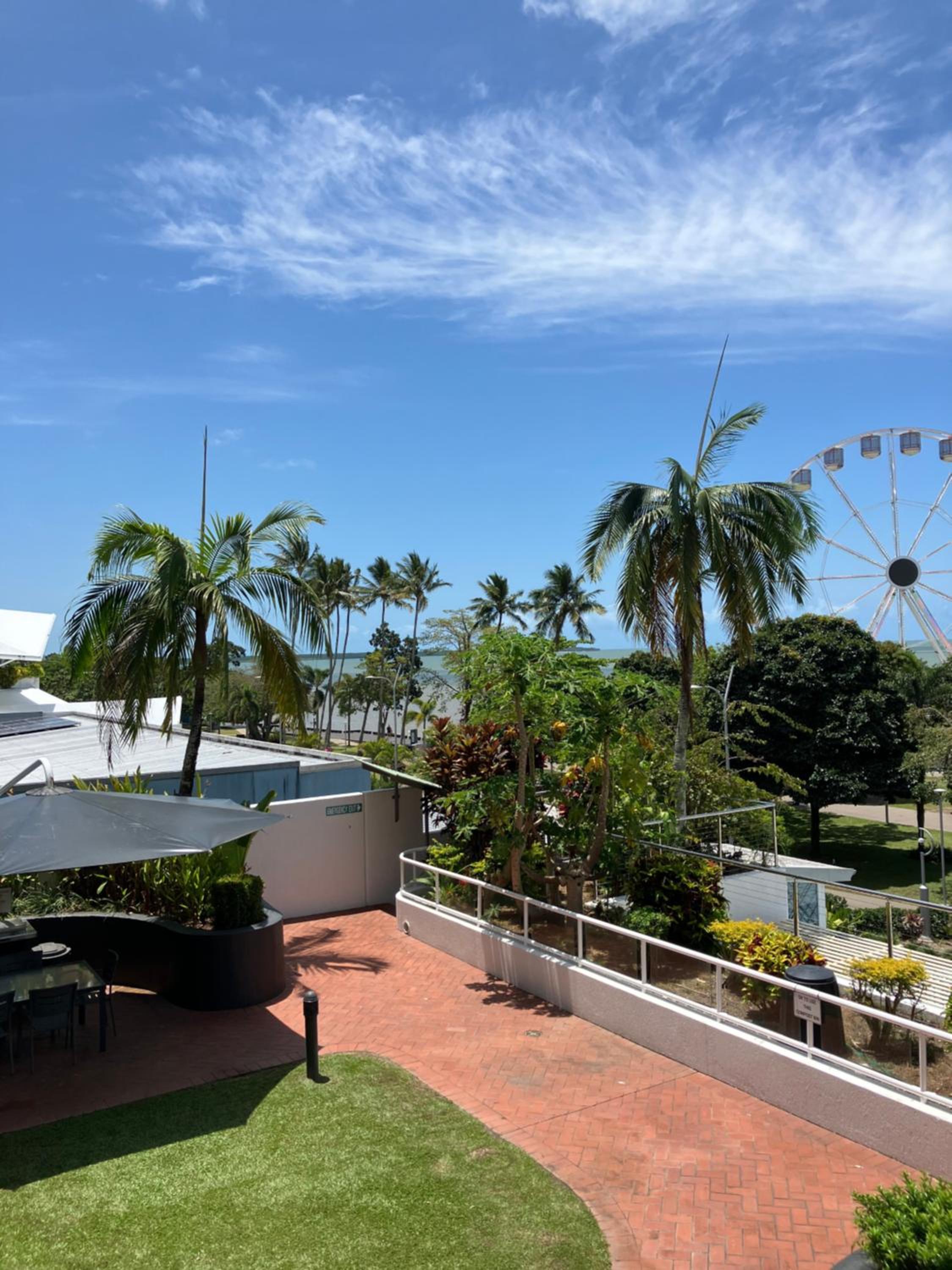 Cairns Esplanade Lagoon Apartment