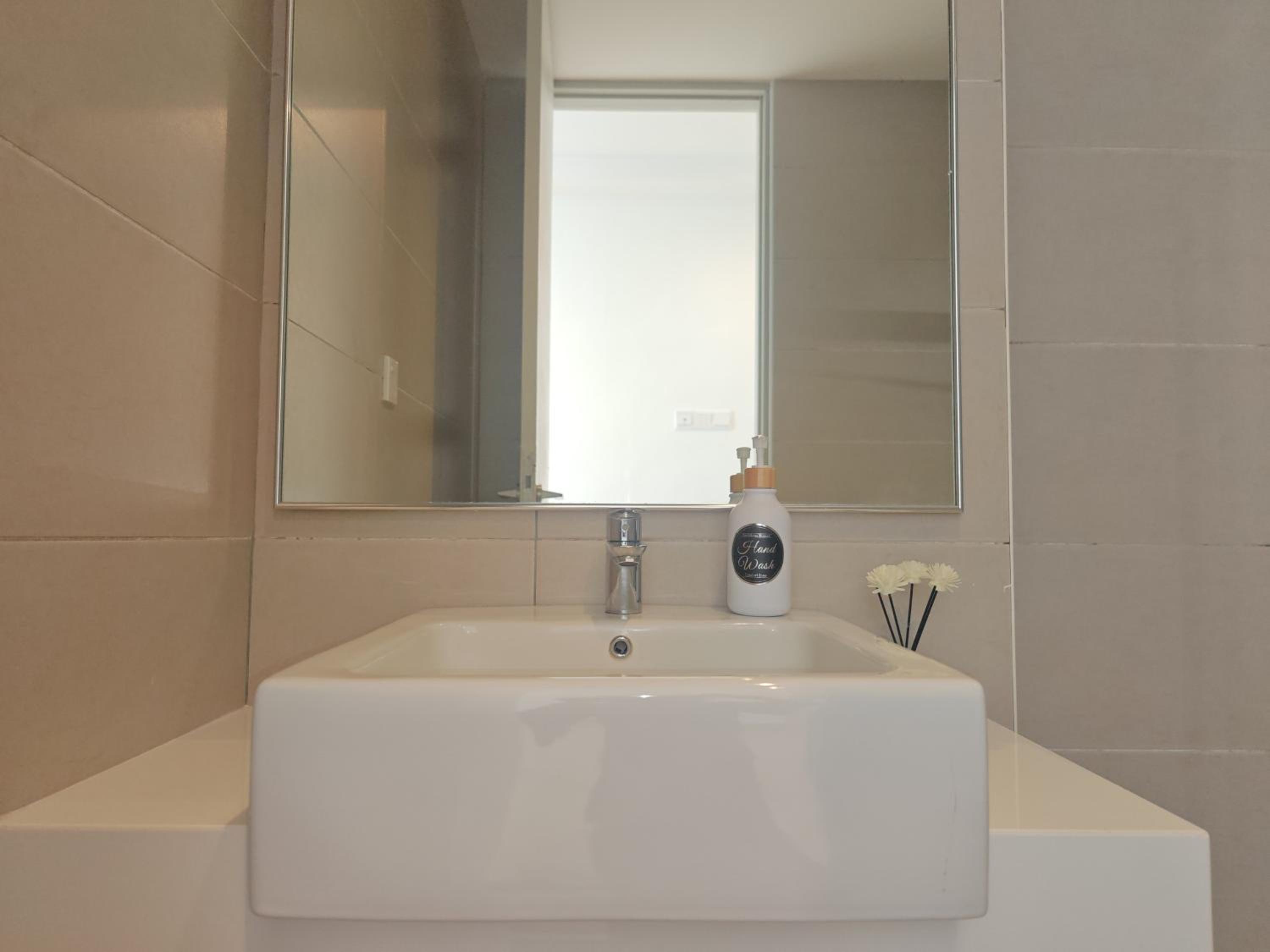 Luxe Romance with Seaview & Bathtub - Jazz Suites by Ocean Luxe photo 5