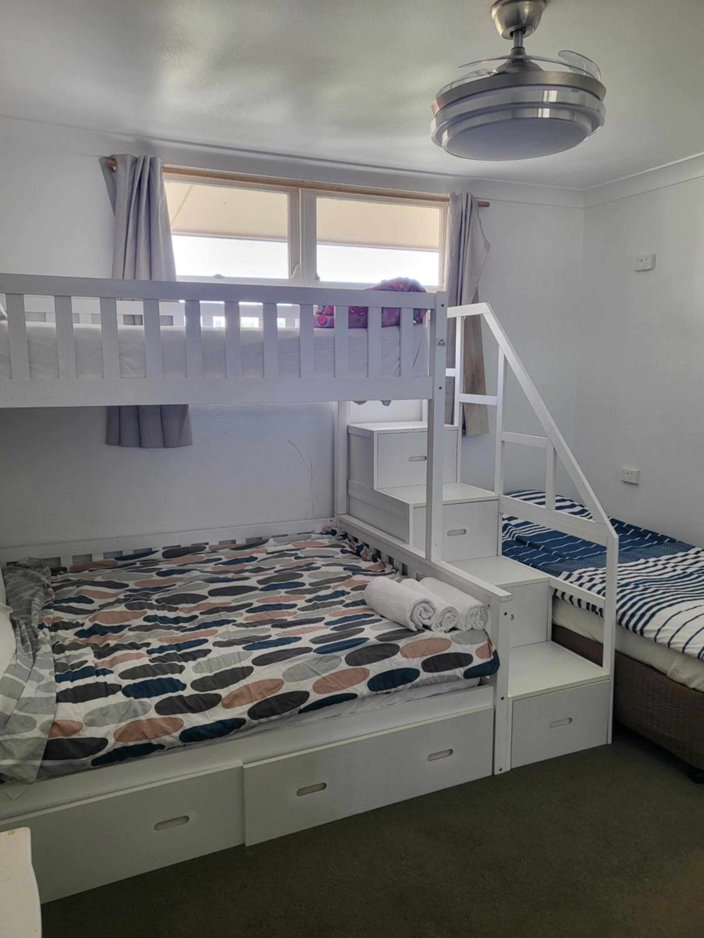 Sunsetcourt Budget holiday apartments surfers paradise
