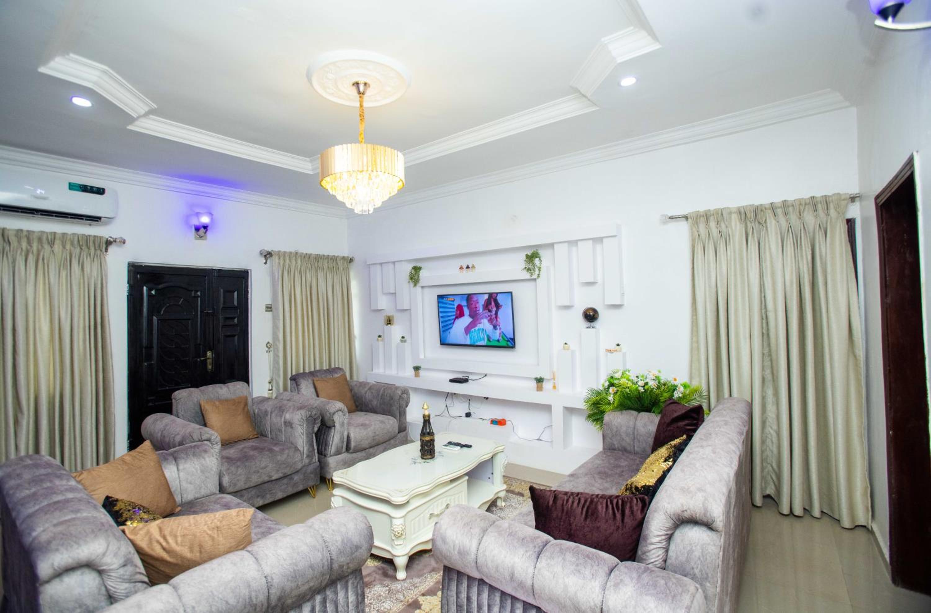 Topfun Apartment