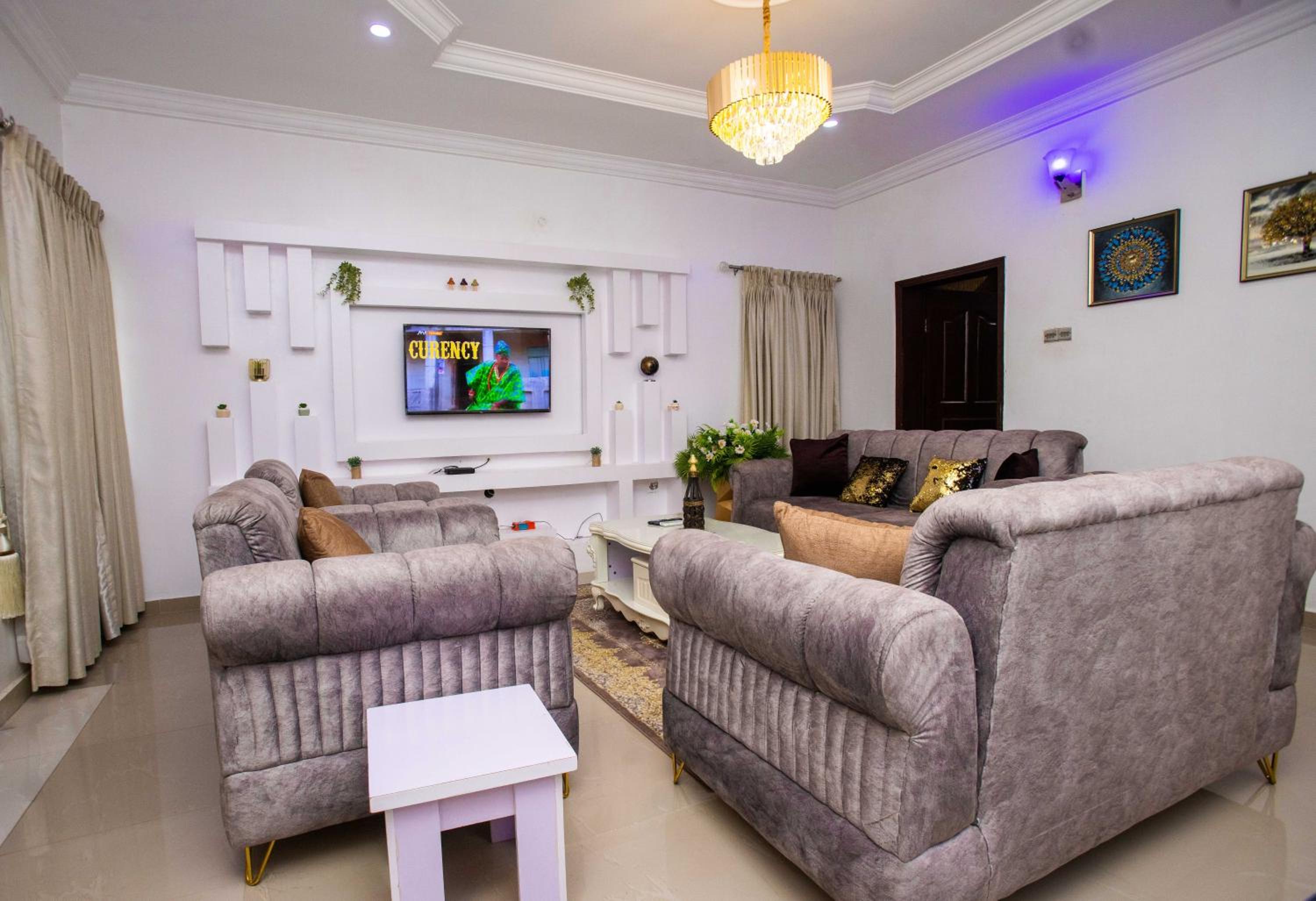 Topfun Apartment