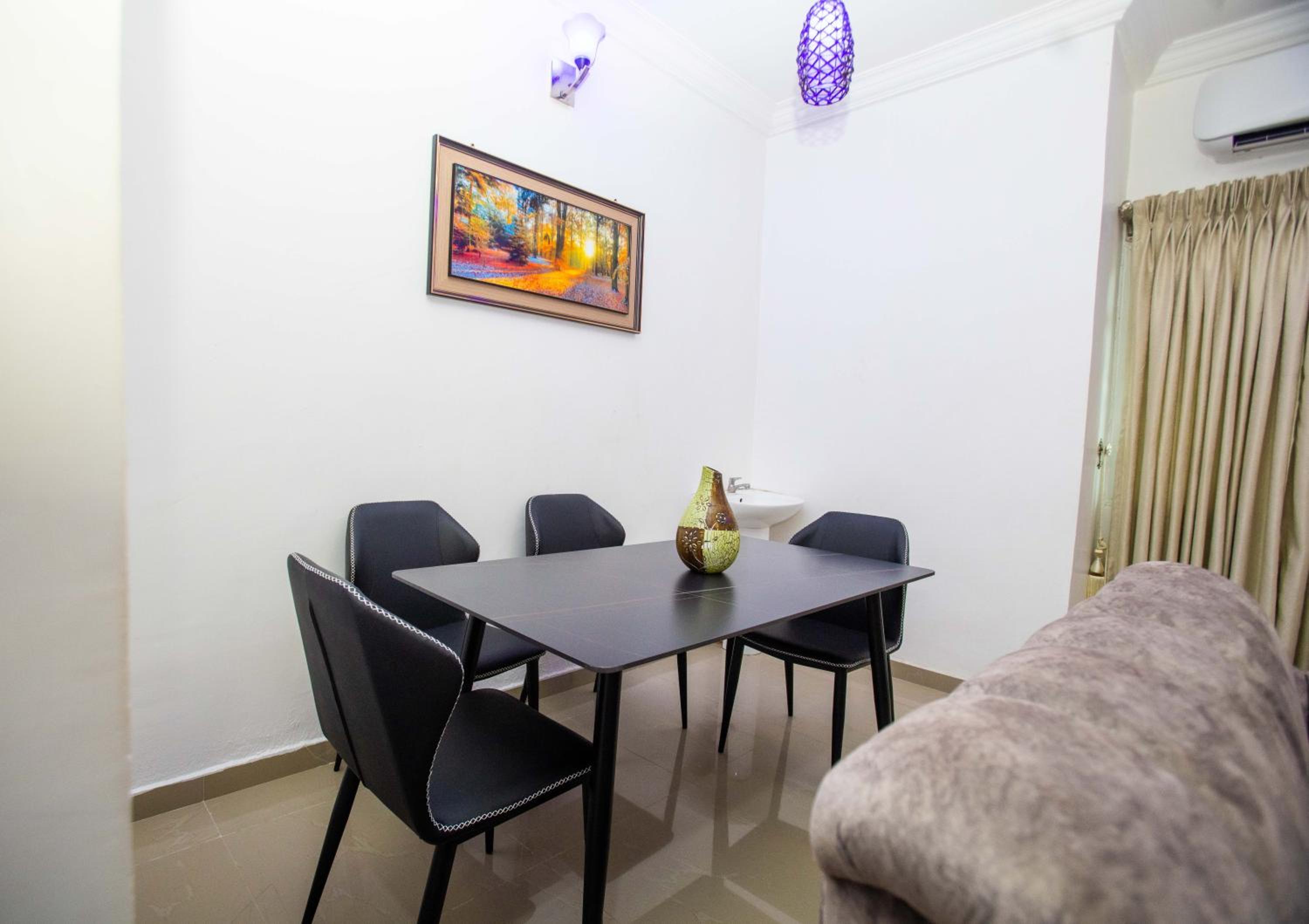 Topfun Apartment