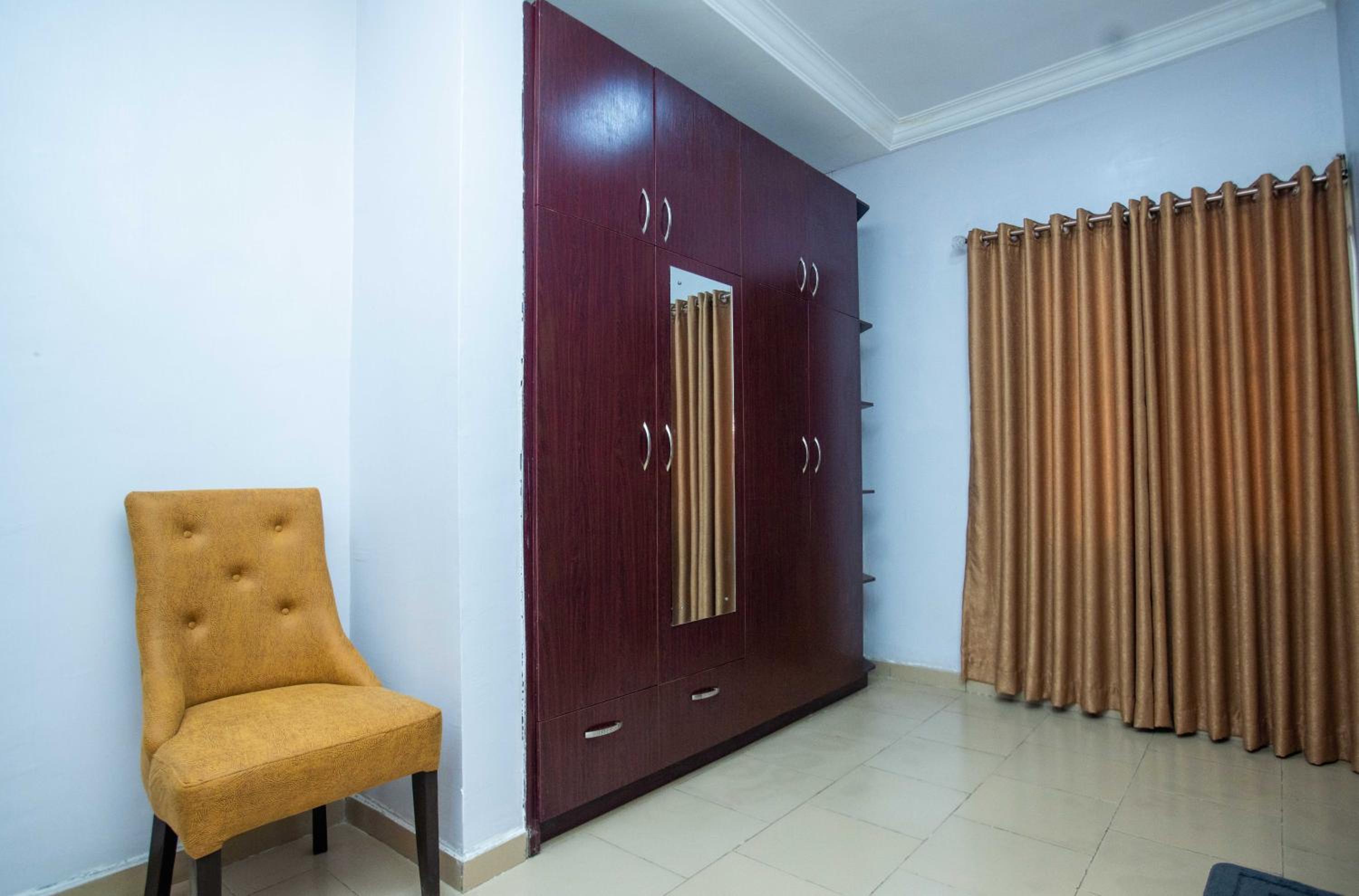 Topfun Apartment