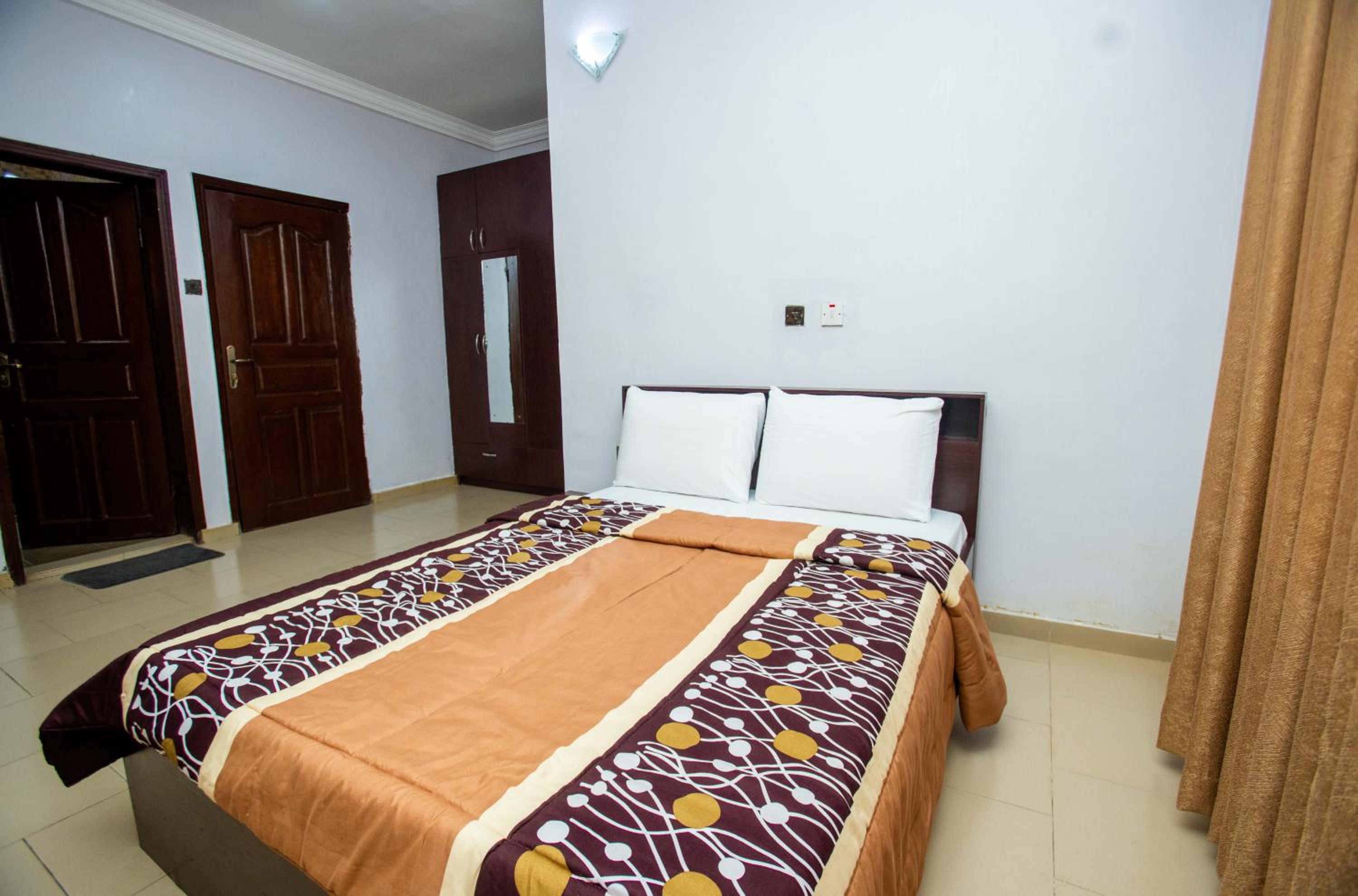 Topfun Apartment