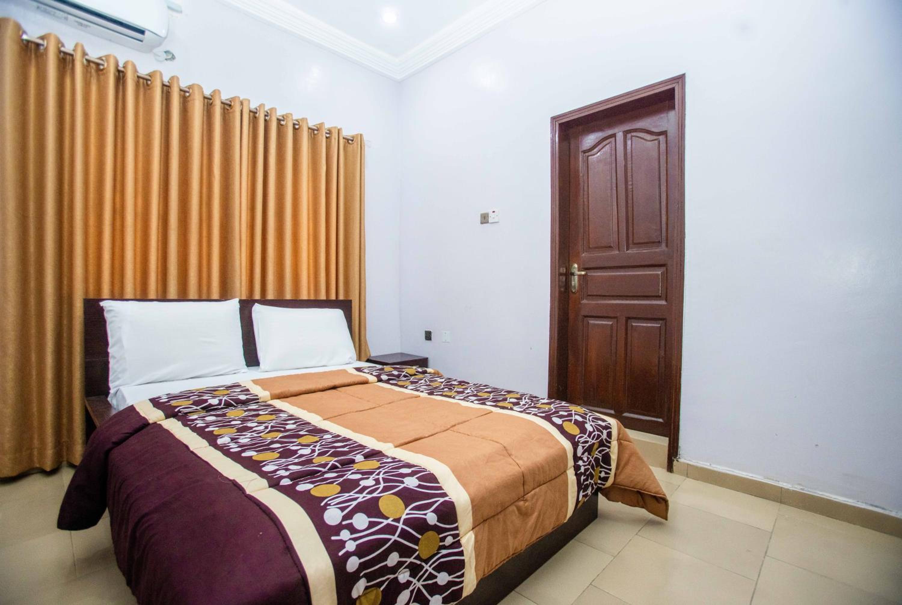 Topfun Apartment