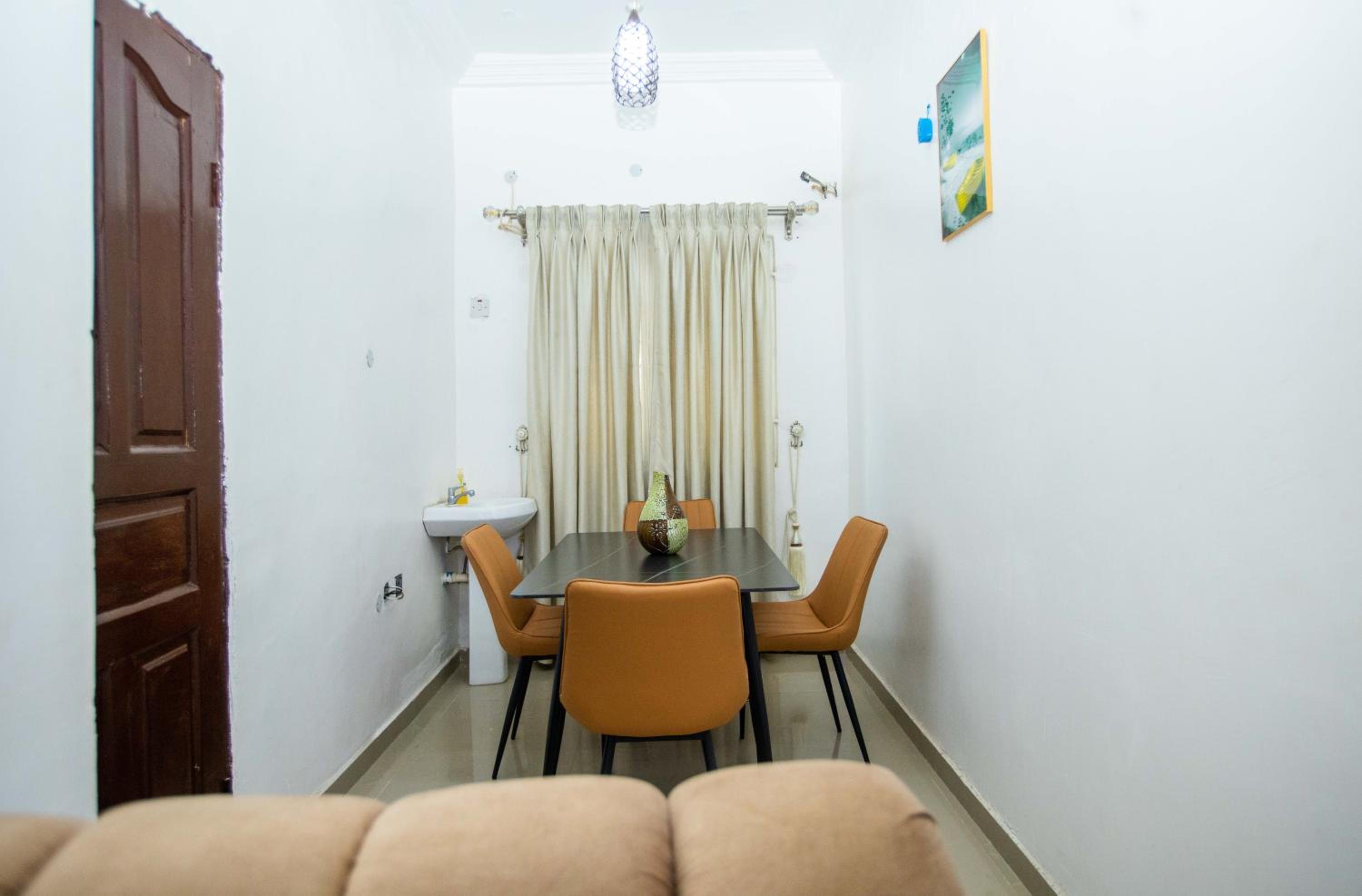 Topfun Apartment