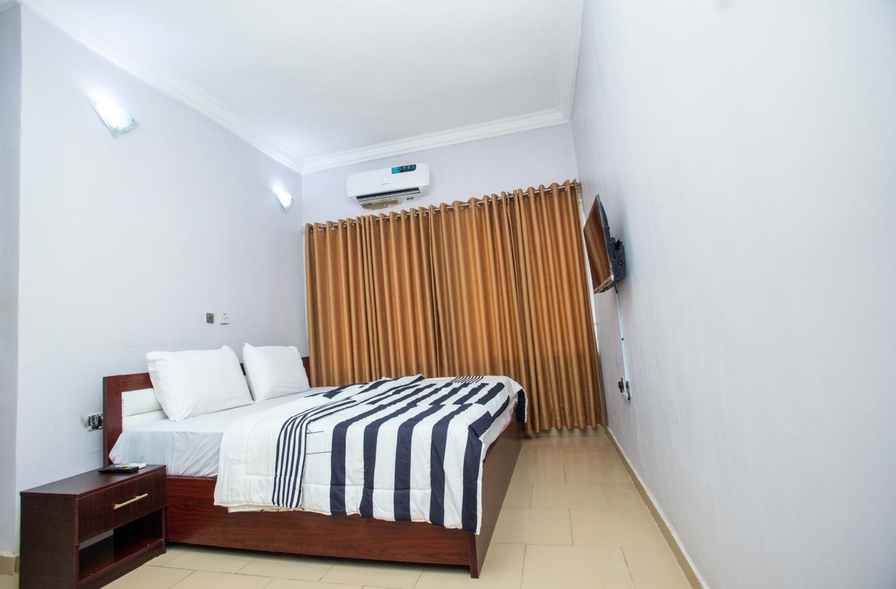 Topfun Apartment