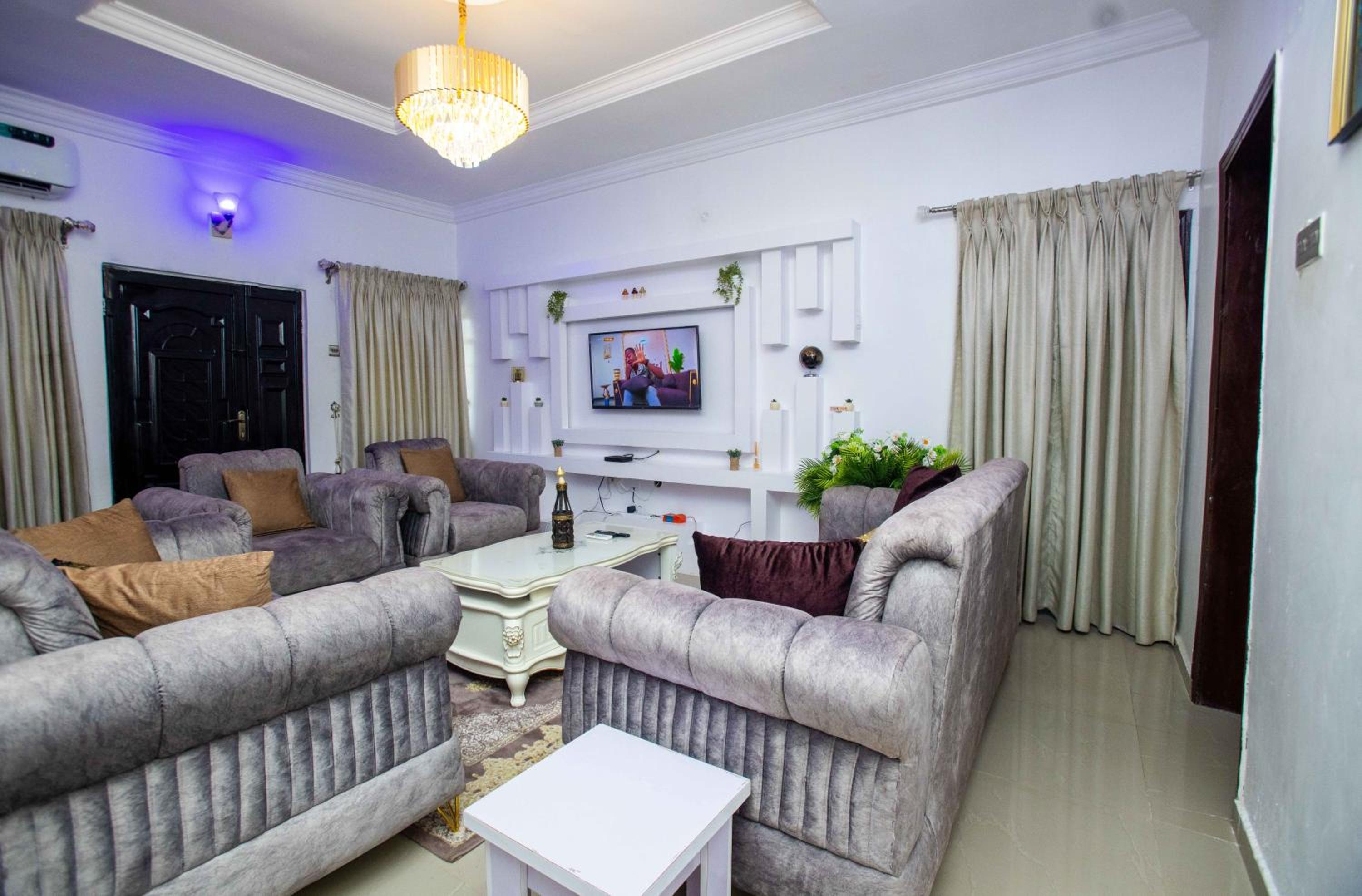 Topfun Apartment