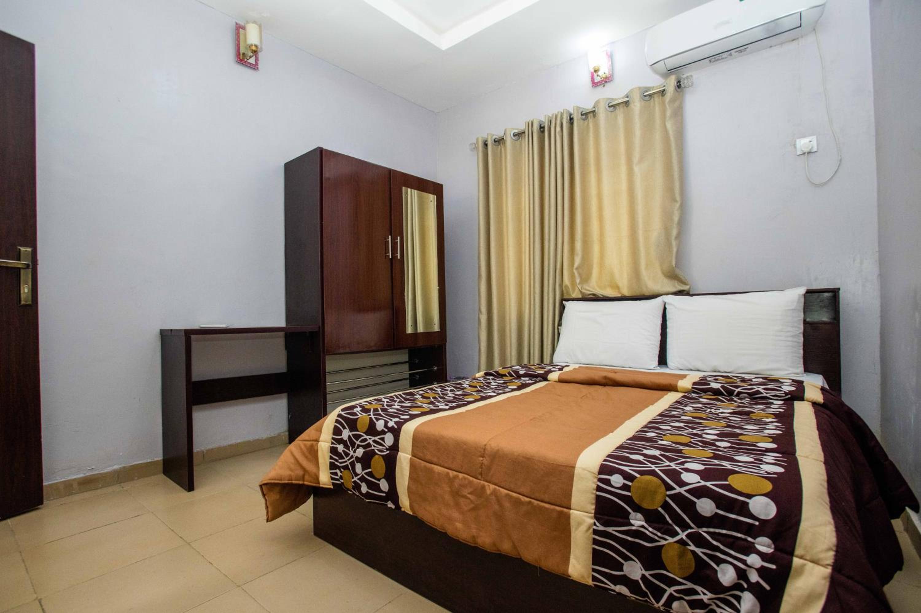 Topfun Apartment