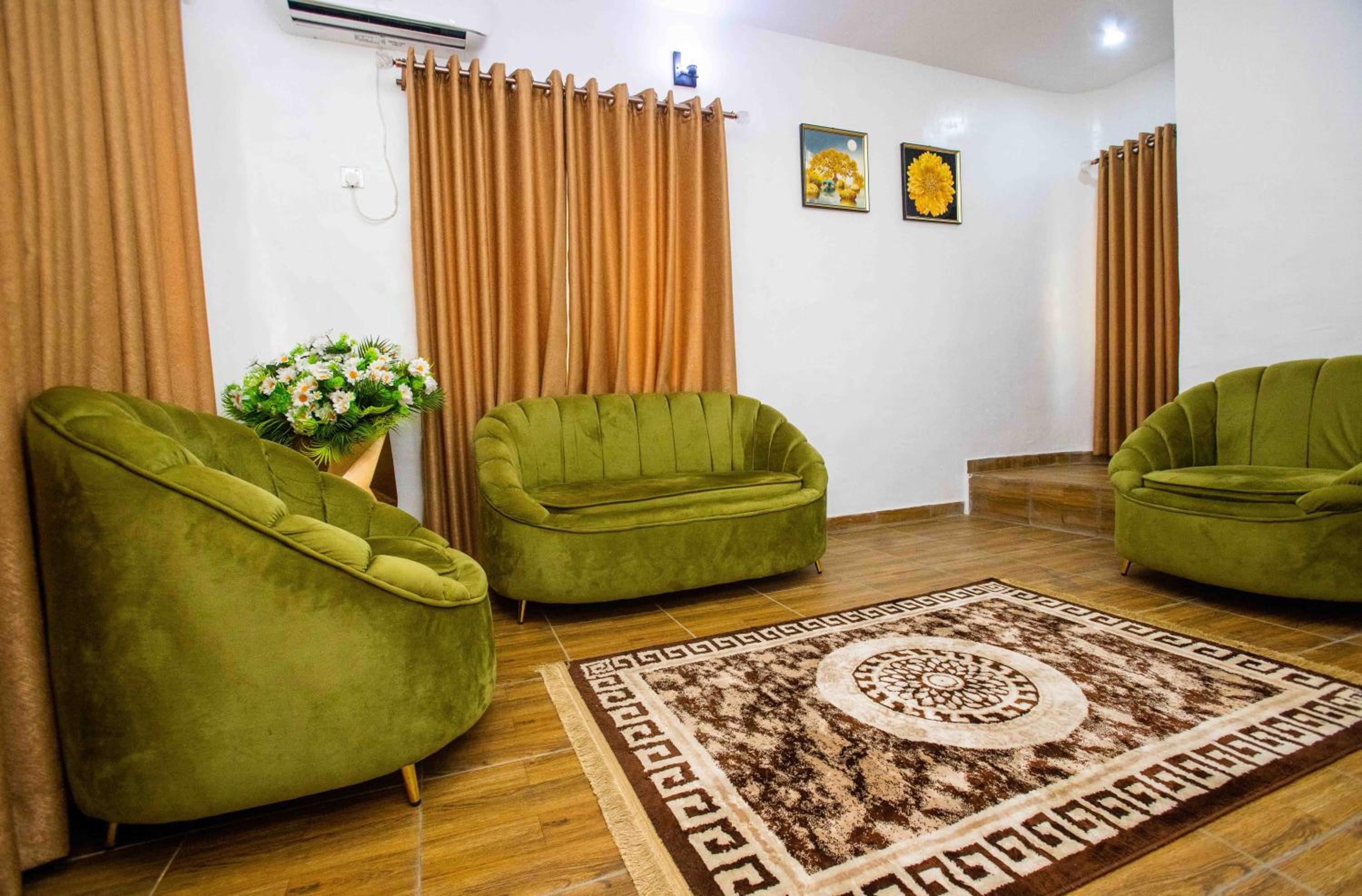 Topfun Apartment