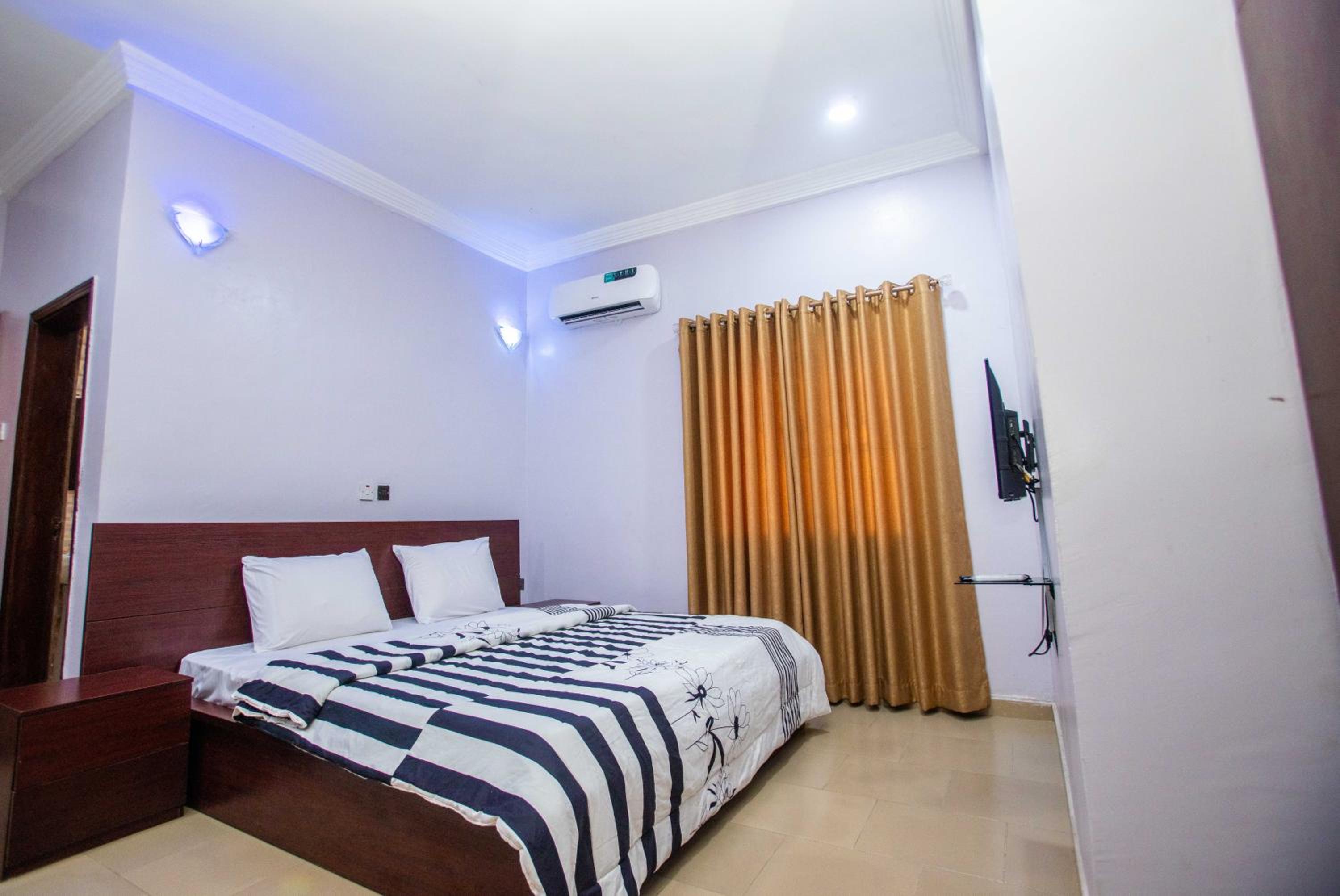 Topfun Apartment