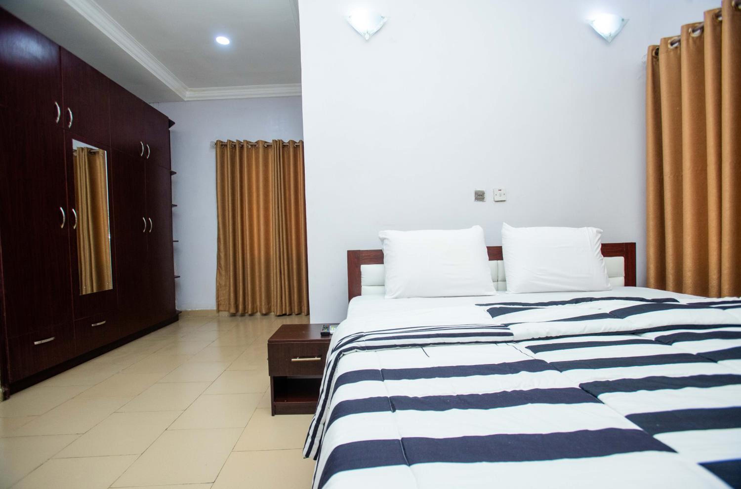 Topfun Apartment