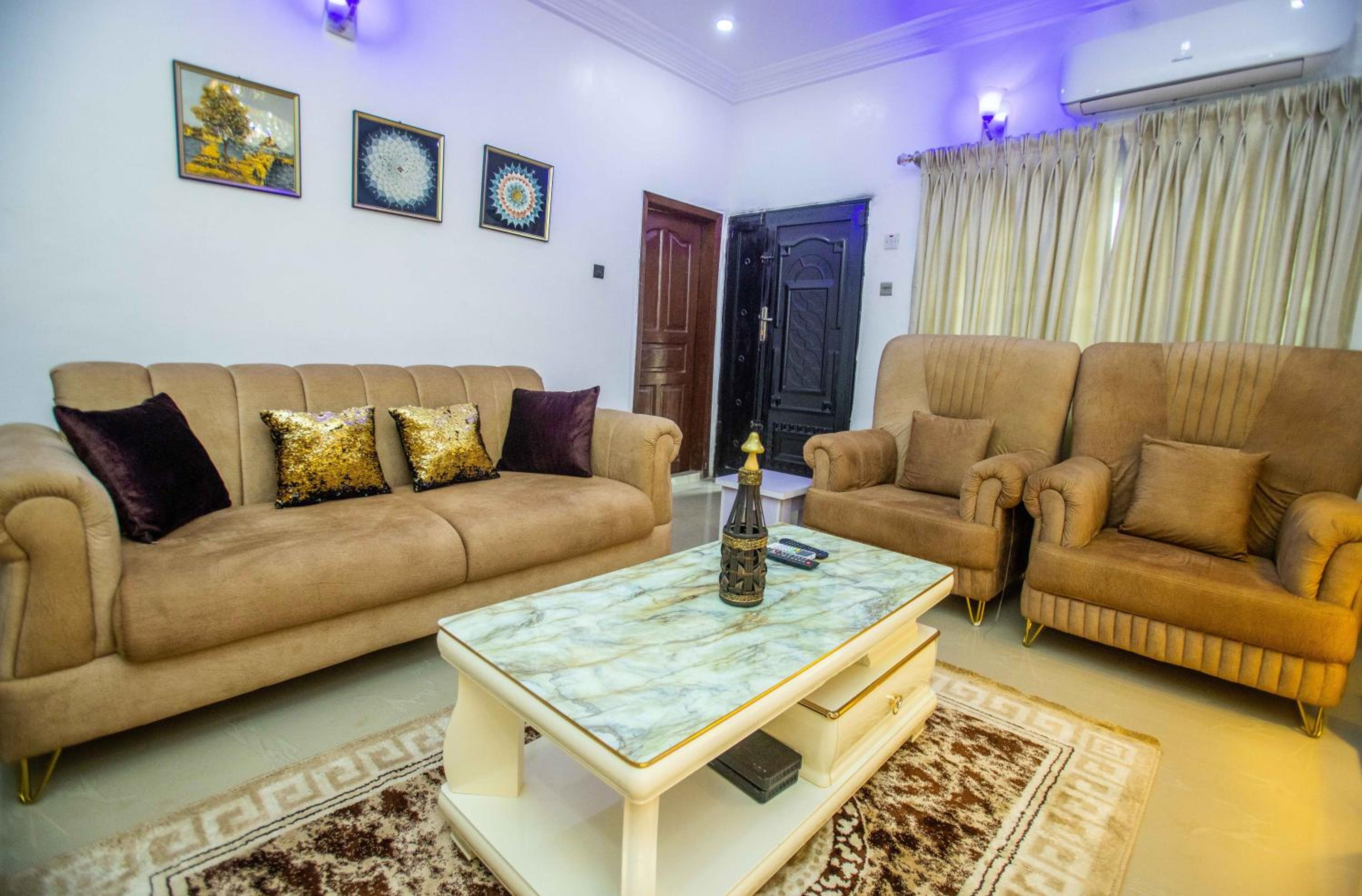 Topfun Apartment