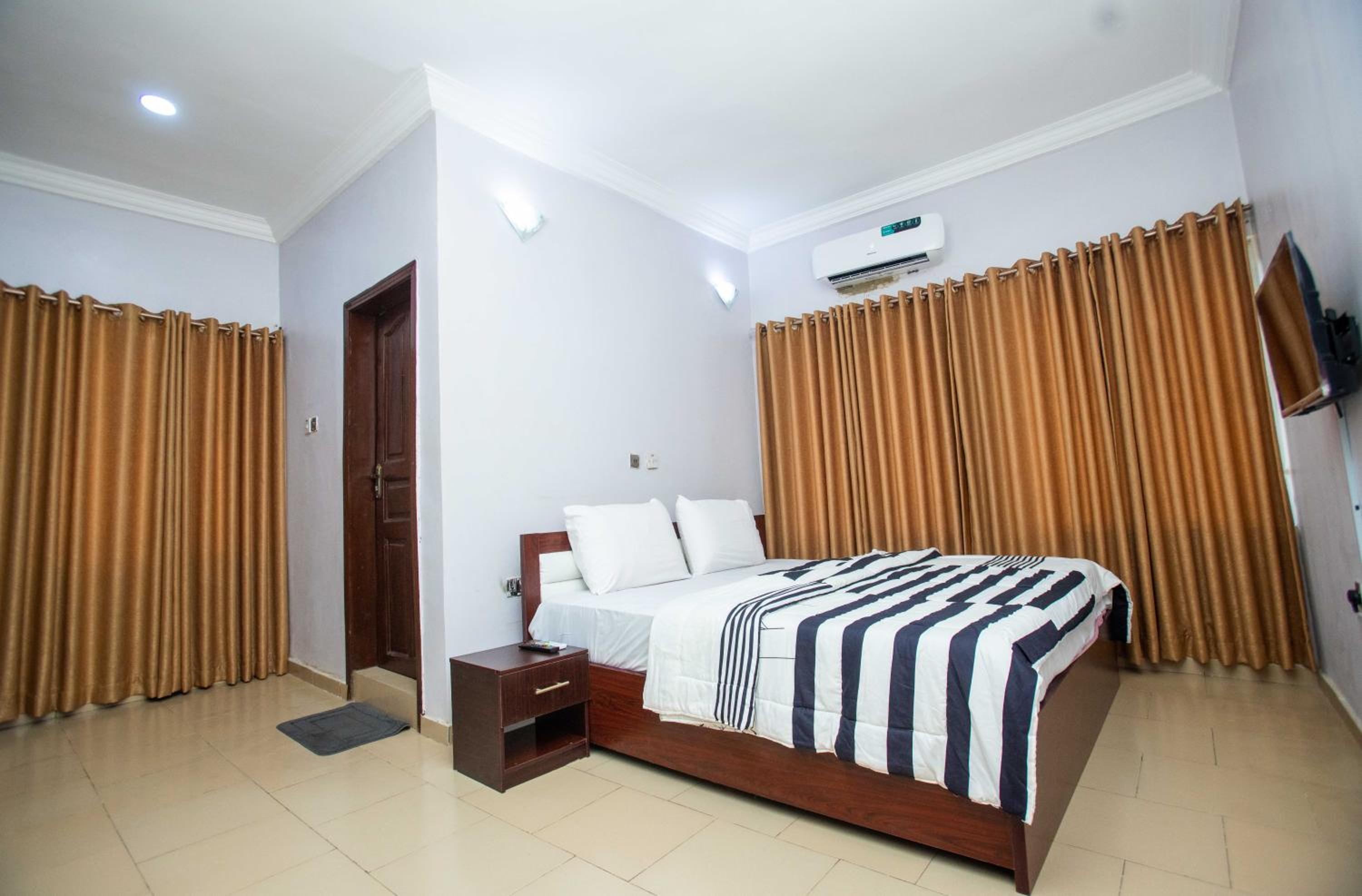 Topfun Apartment