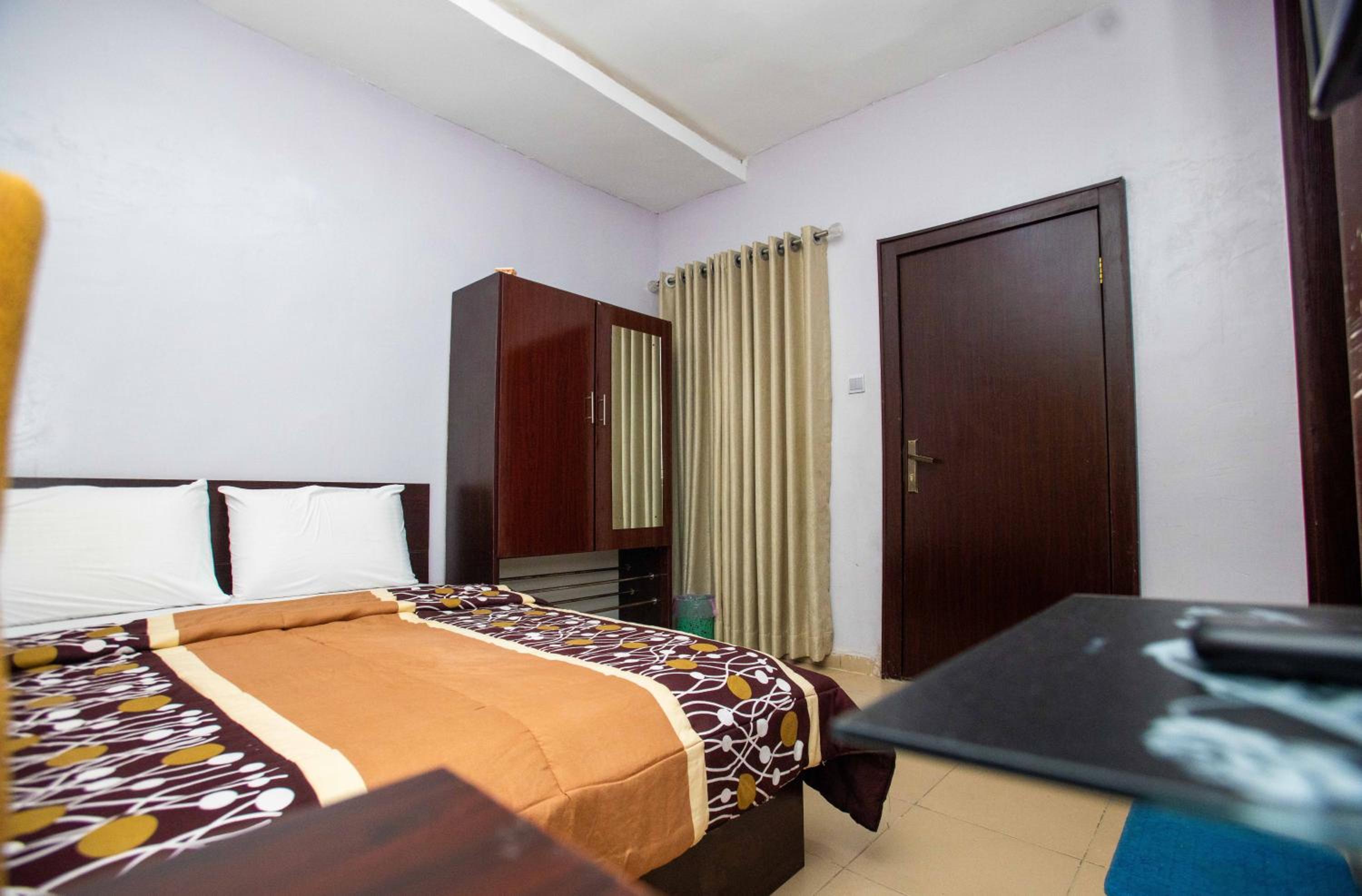 Topfun Apartment