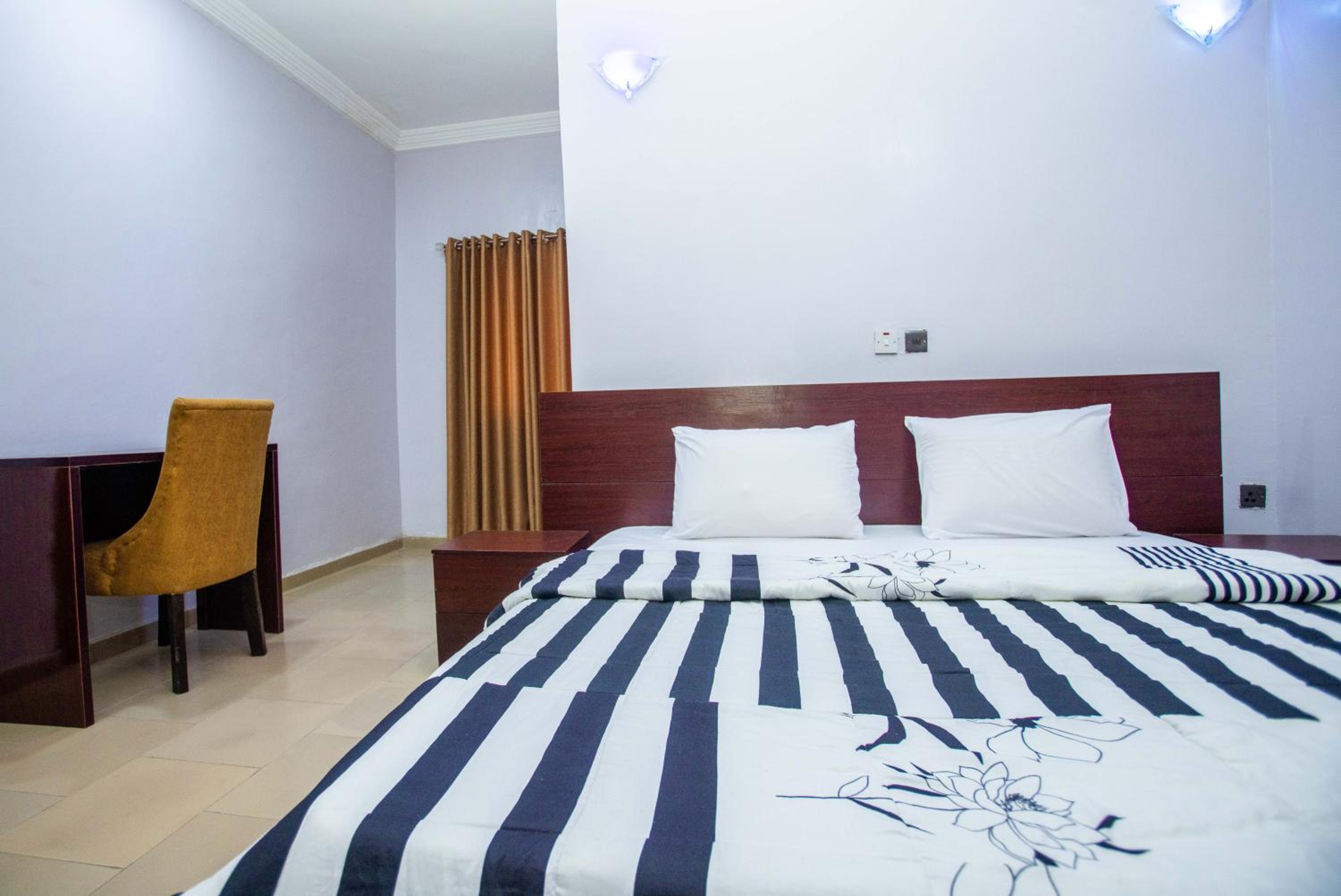 Topfun Apartment