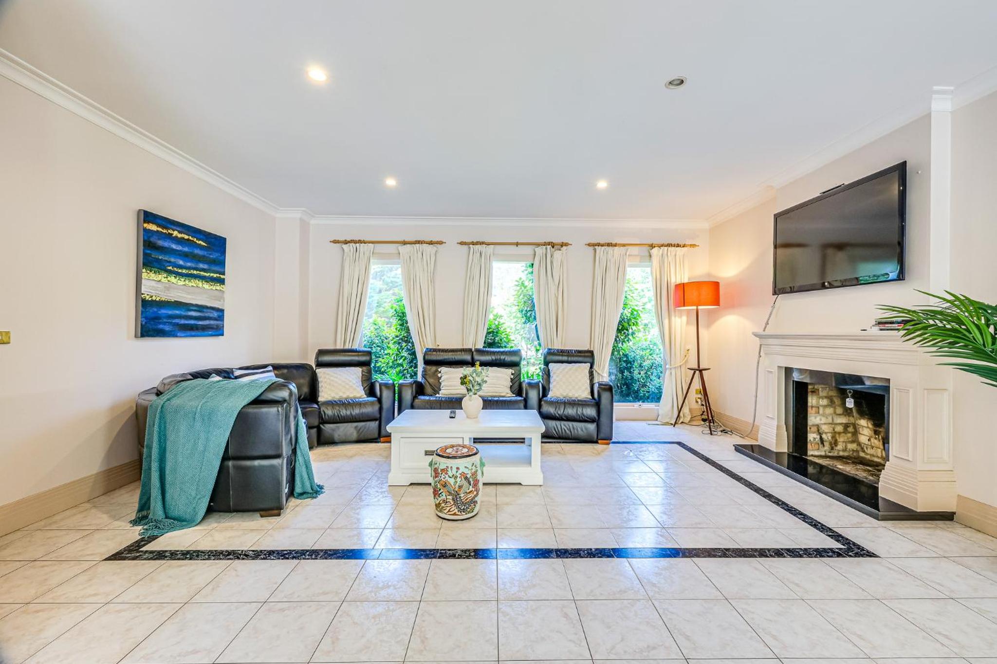 StayAU Expansive 7BR Villa Scenic Warrandyte