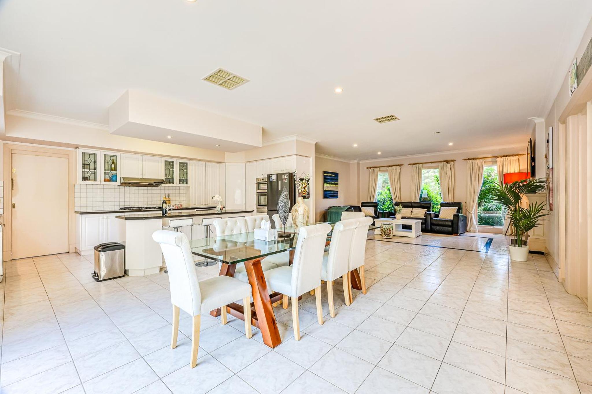 StayAU Expansive 7BR Villa Scenic Warrandyte