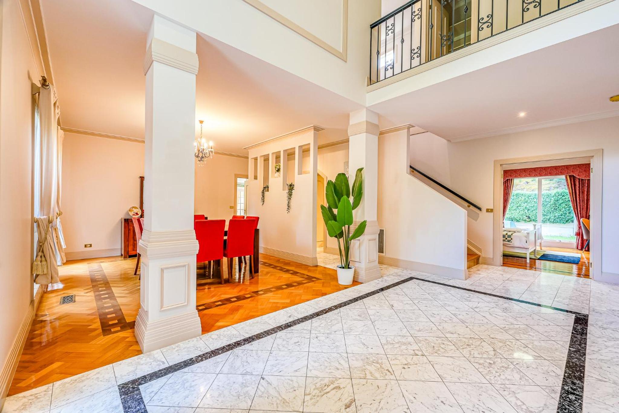 StayAU Expansive 7BR Villa Scenic Warrandyte