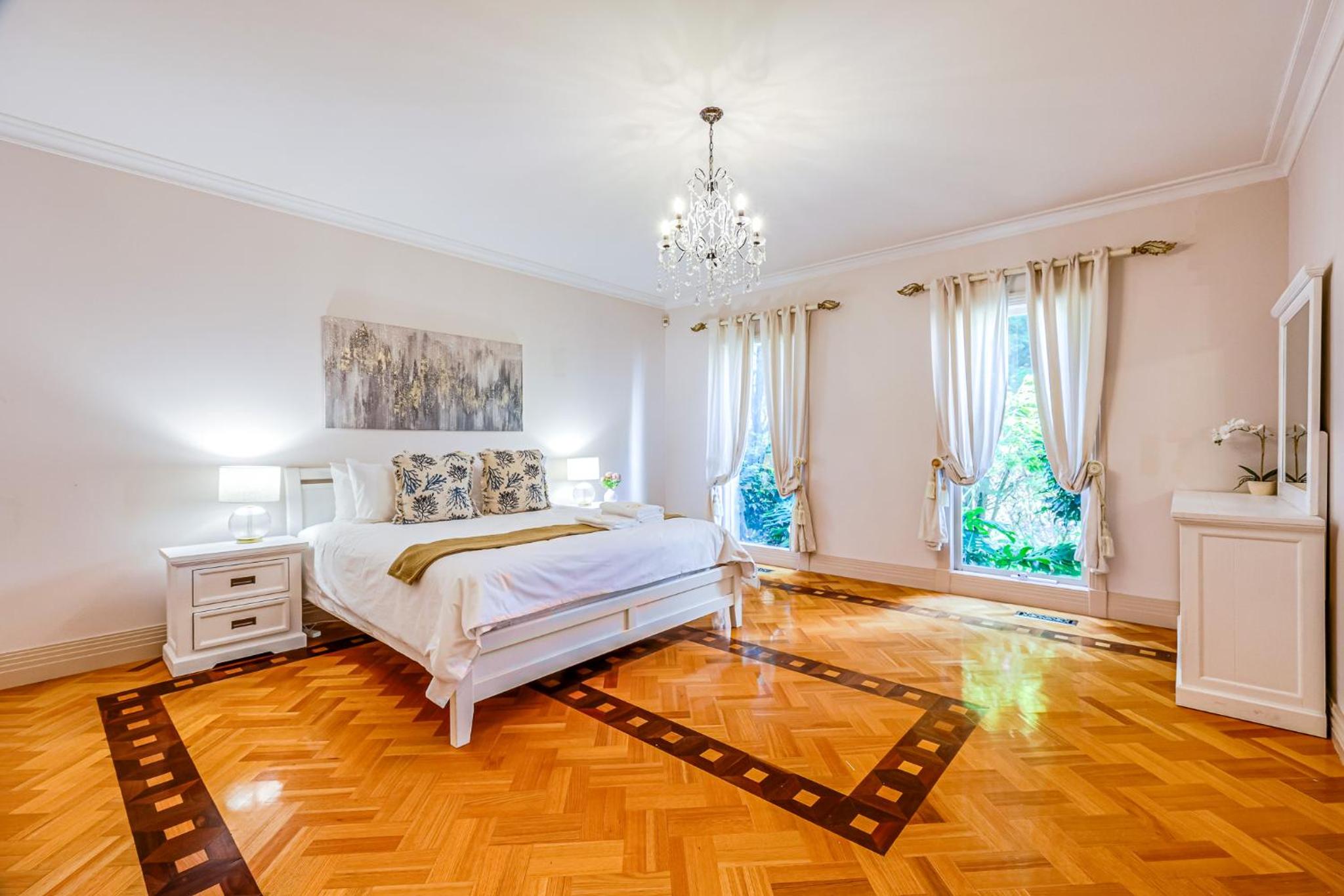 StayAU Expansive 7BR Villa Scenic Warrandyte