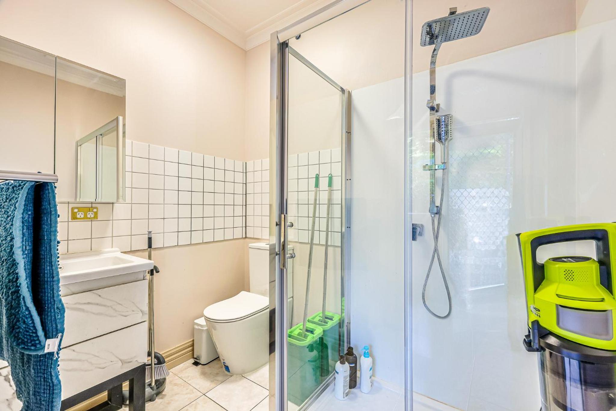 StayAU Expansive 7BR Villa Scenic Warrandyte