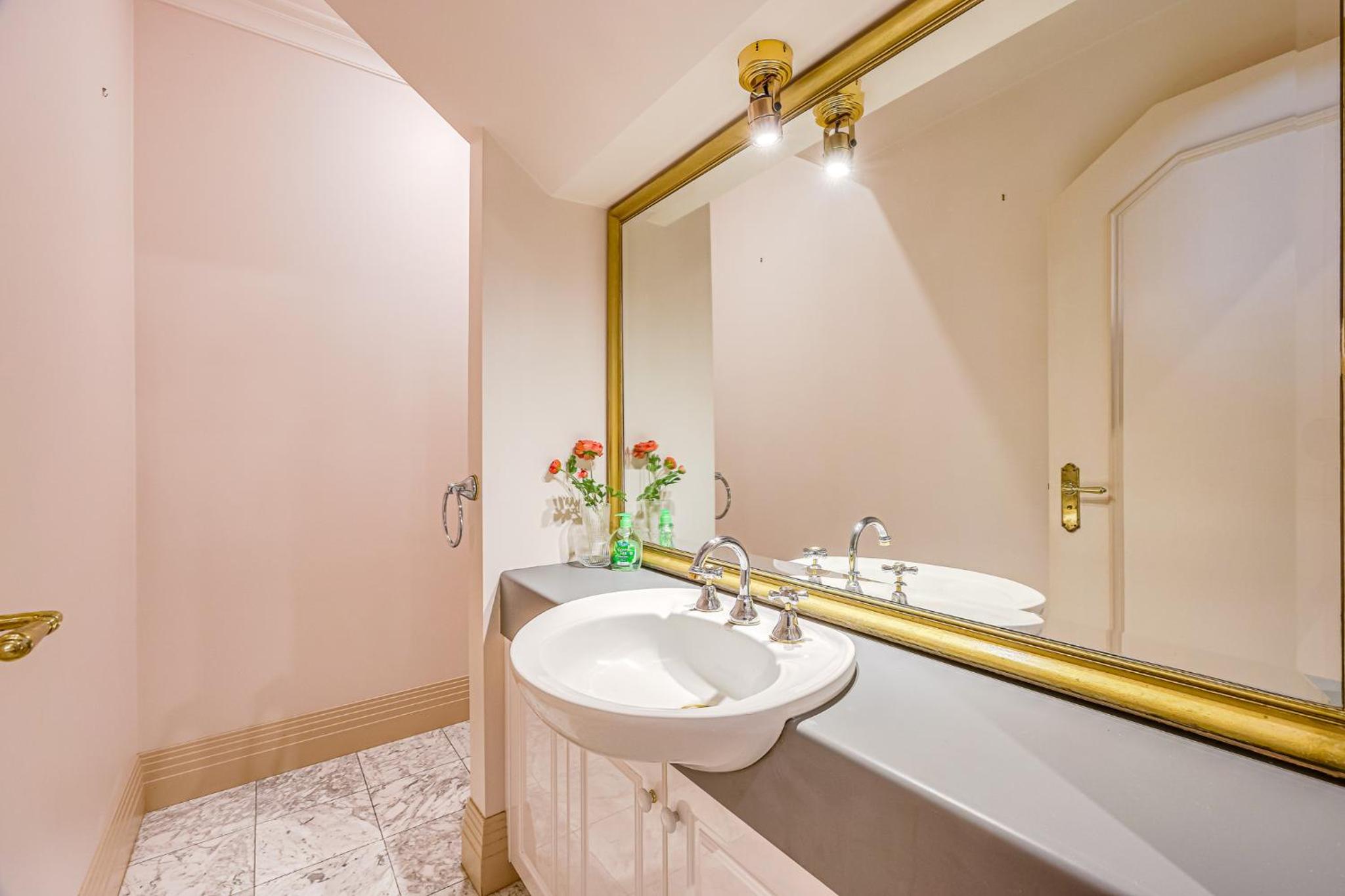StayAU Expansive 7BR Villa Scenic Warrandyte