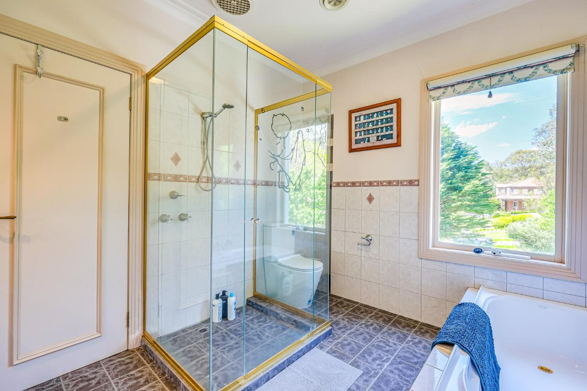 StayAU Expansive 7BR Villa Scenic Warrandyte