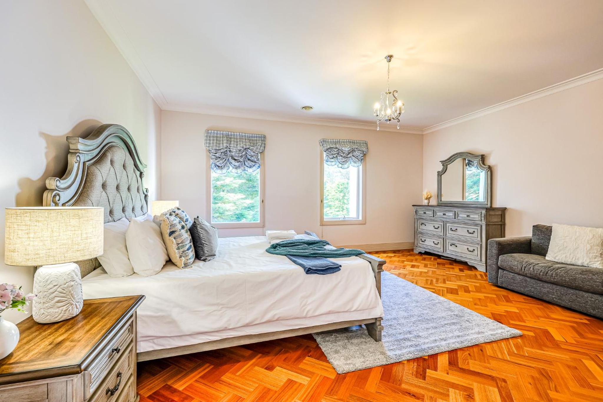 StayAU Expansive 7BR Villa Scenic Warrandyte
