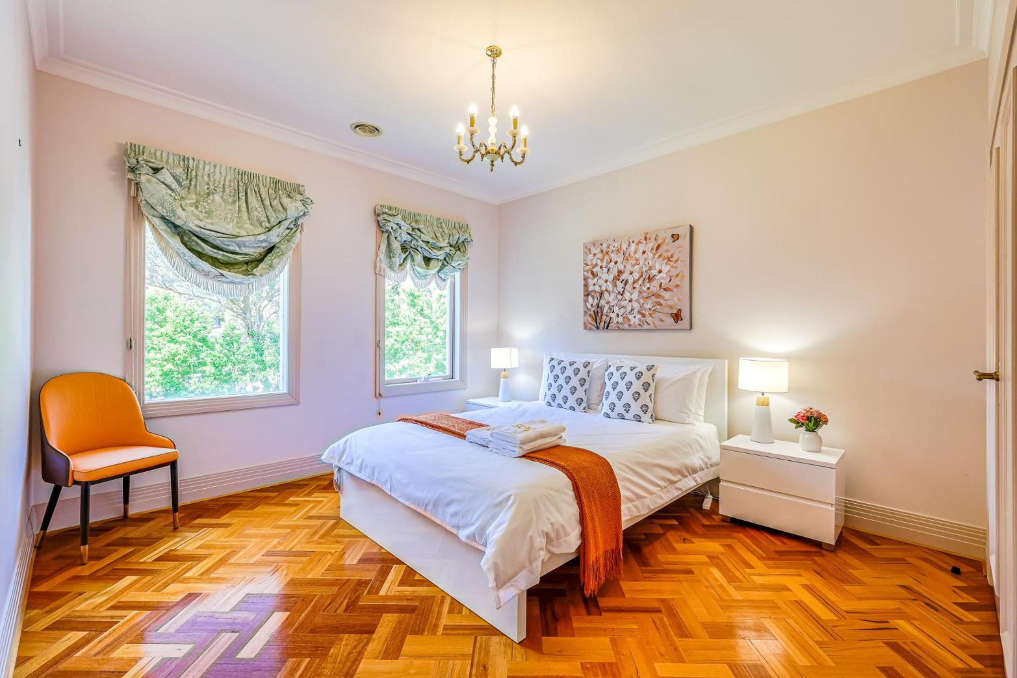StayAU Expansive 7BR Villa Scenic Warrandyte