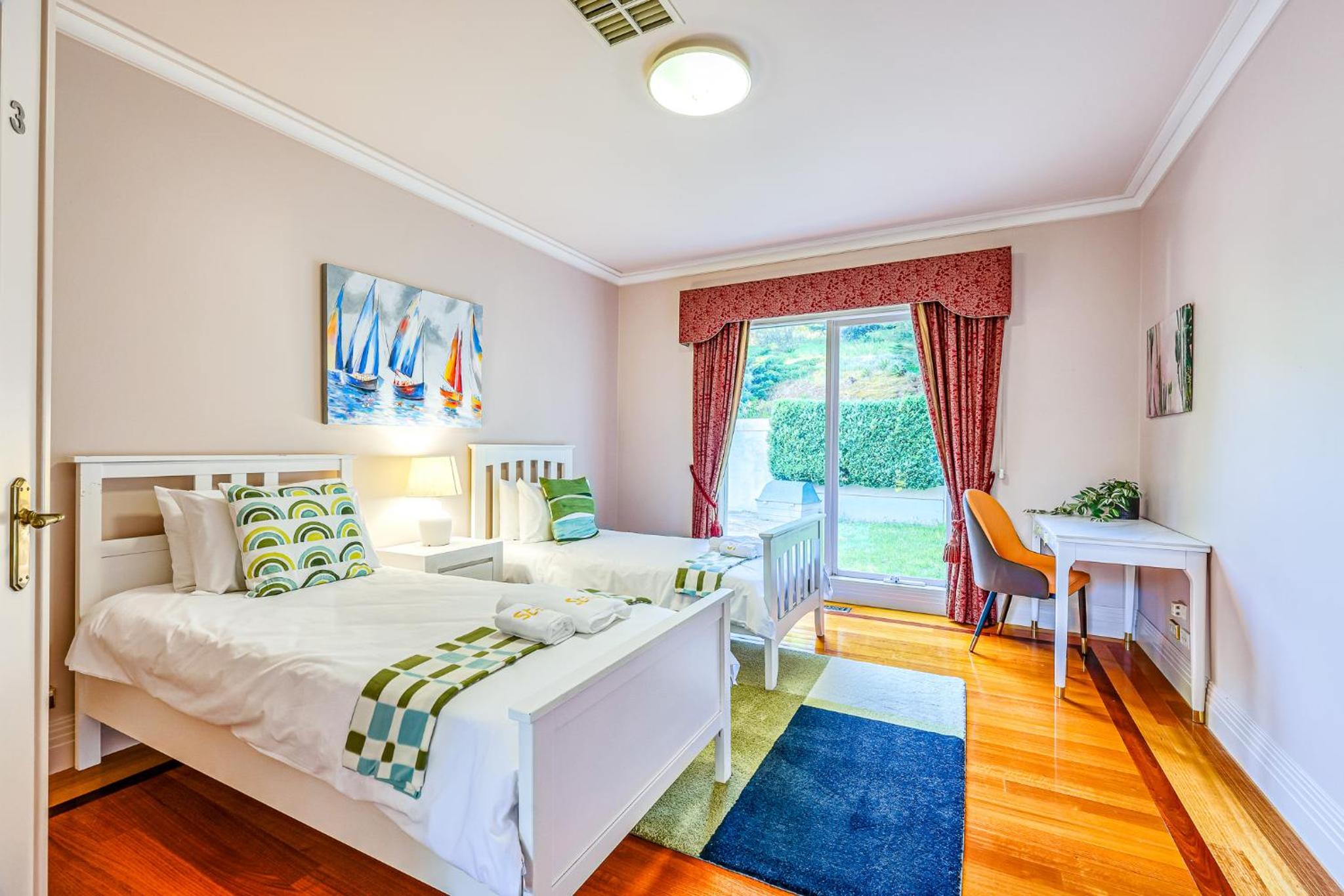 StayAU Expansive 7BR Villa Scenic Warrandyte