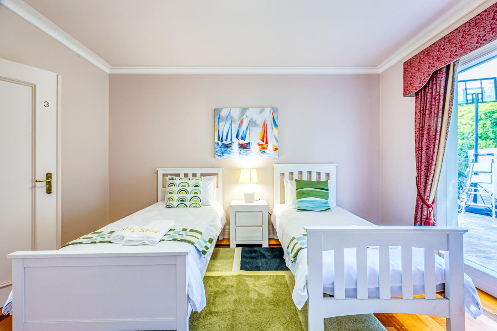 StayAU Expansive 7BR Villa Scenic Warrandyte