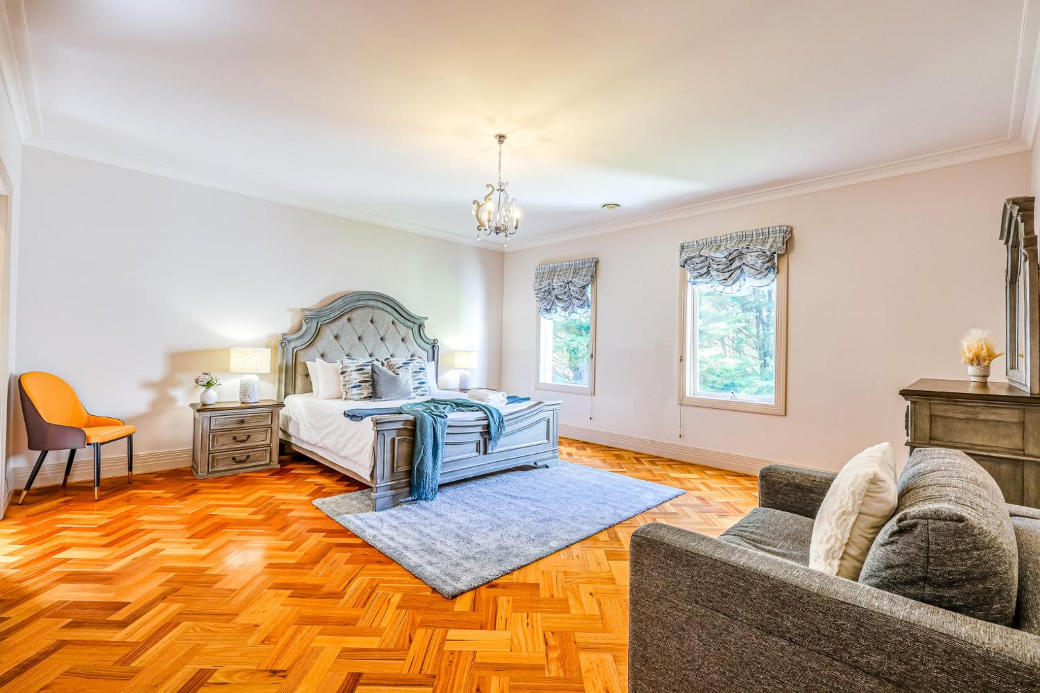 StayAU Expansive 7BR Villa Scenic Warrandyte