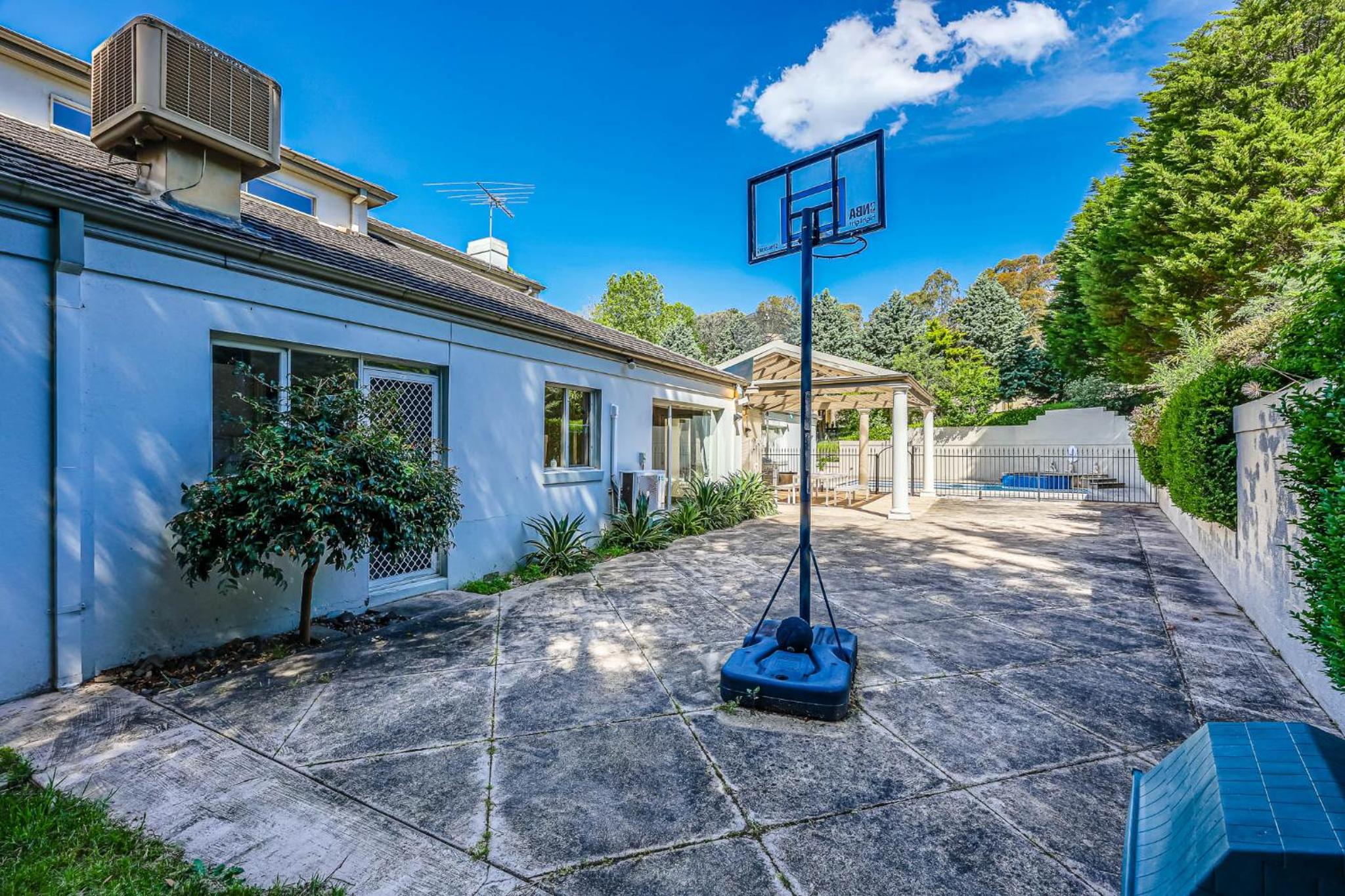StayAU Expansive 7BR Villa Scenic Warrandyte